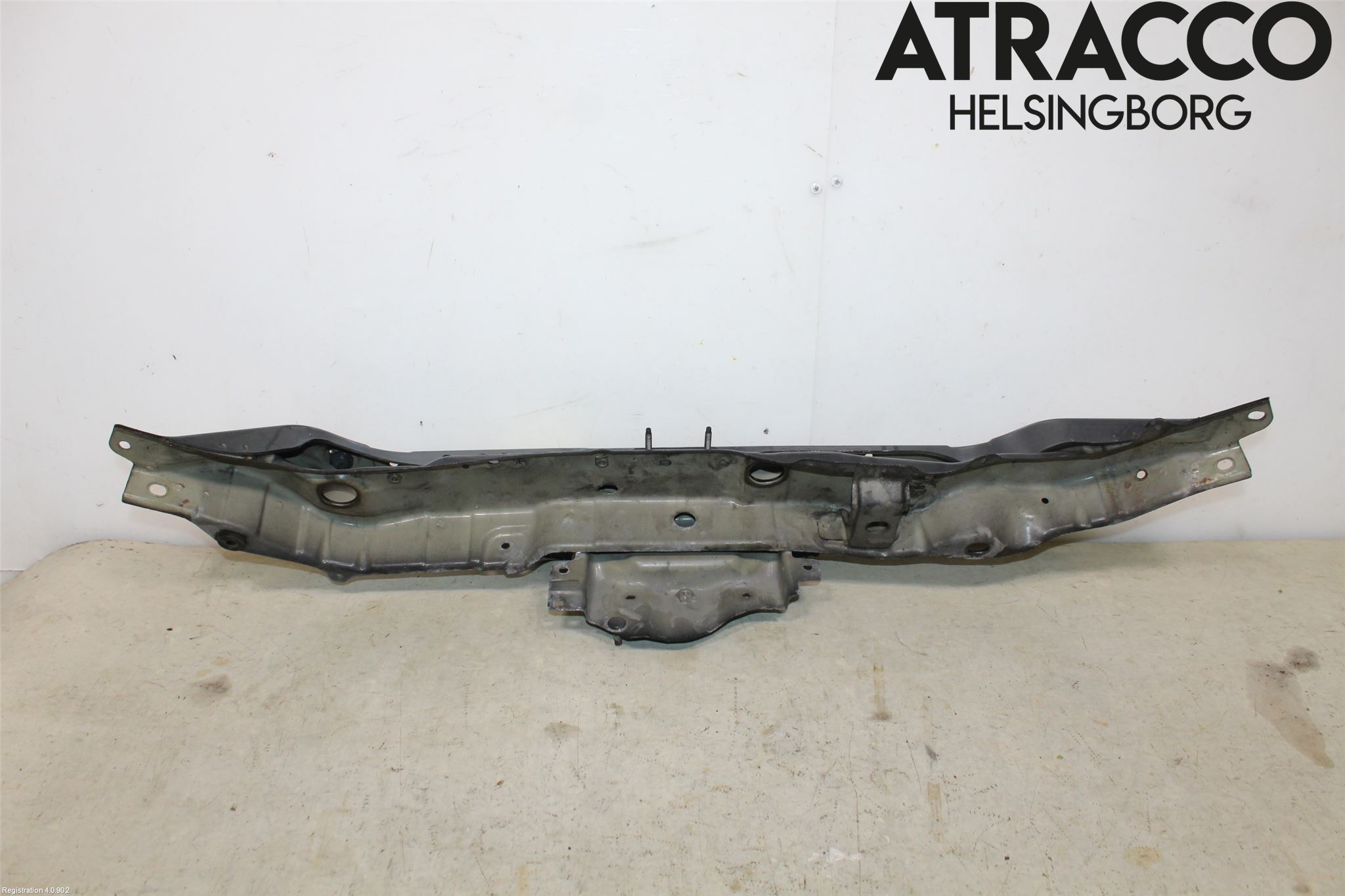 Nissan NOTE E11 06-14 Front Huvlåsplåt-Balk