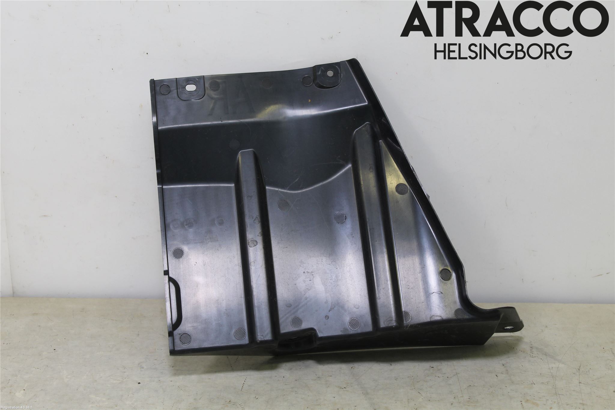 Toyota AYGO X AB70 22- Hasplåt Plåt-Plast