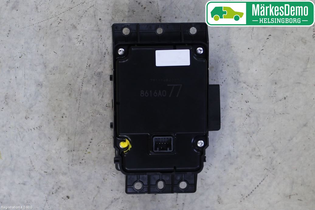 Mitsubishi ECLIPS CROSS Strömställare Färddator