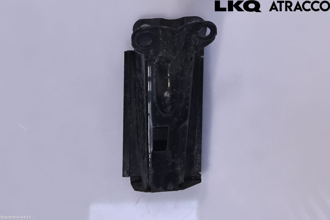 Volvo V70 08-13 Kylarfäste-Ram-Balk