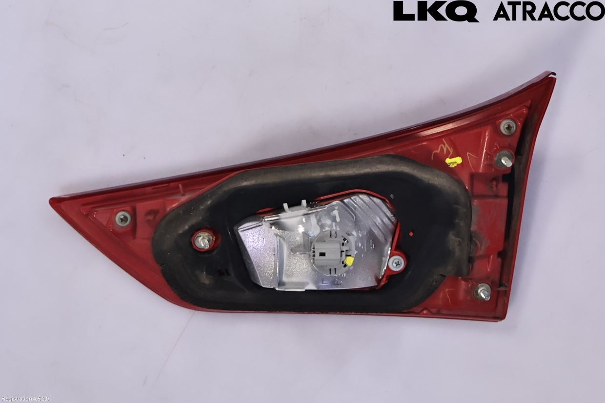 Toyota AURIS 13-19 Bakljus Lucka Vä