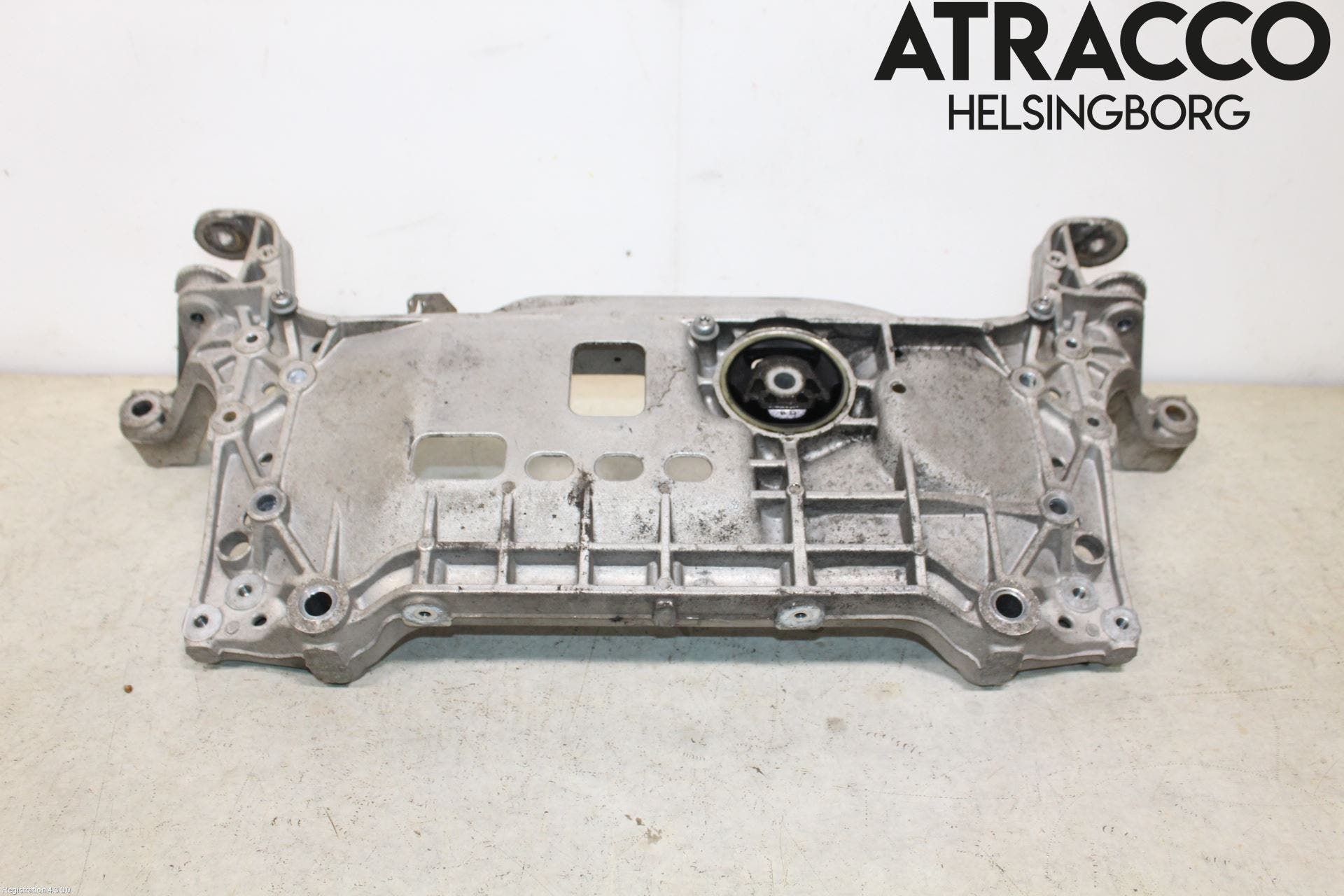 Volkswagen VW PASSAT 11-14 Framvagnsbalk