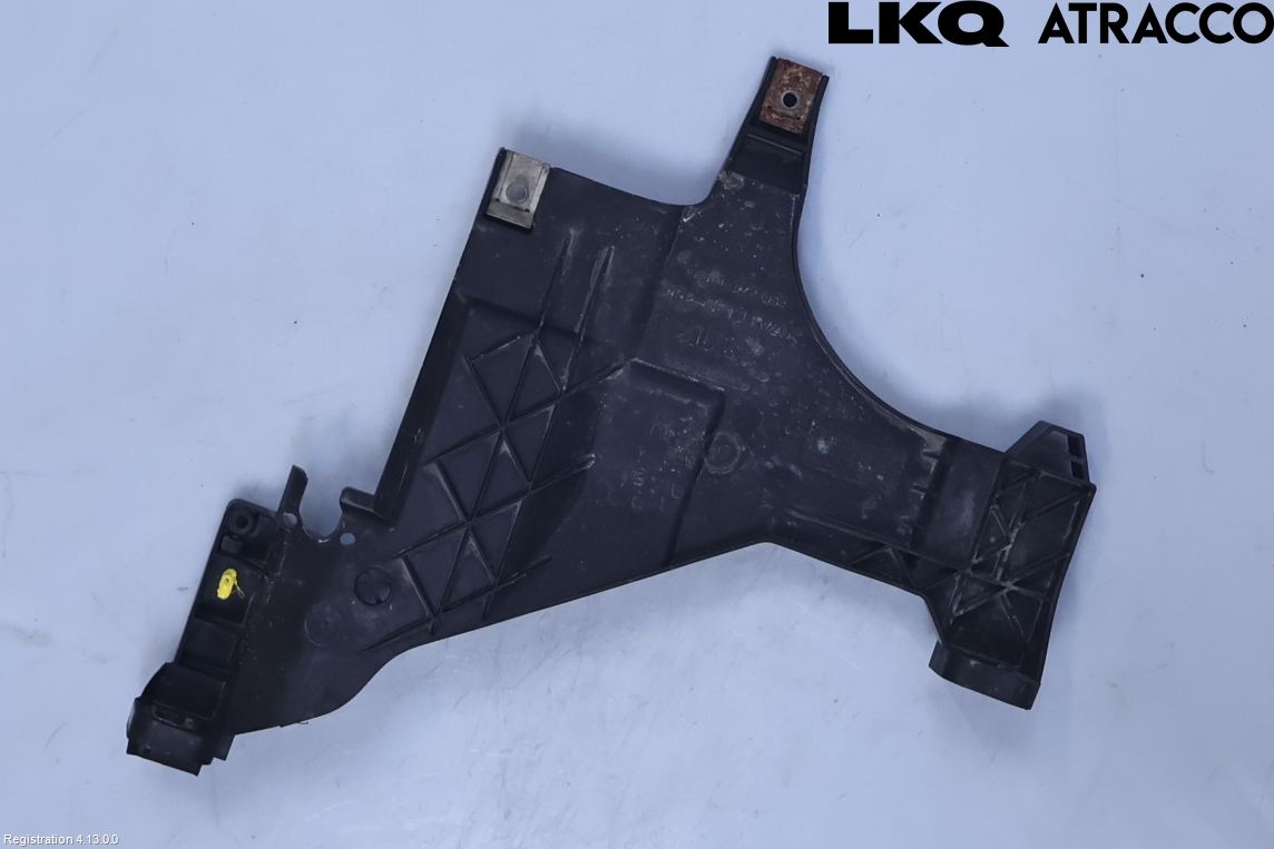 Audi A4 12-15 Strålkast Fästsarg