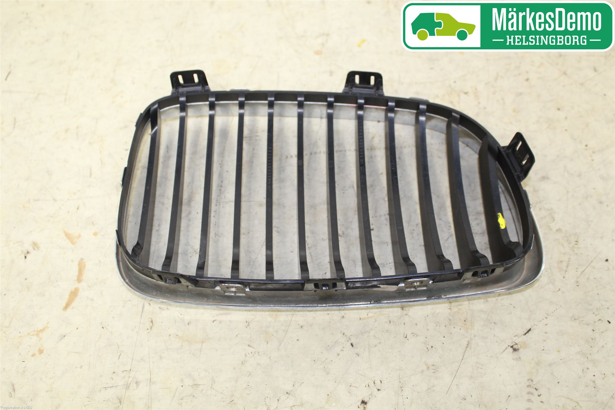 BMW 1 E87/81 5D/3D 03-11 Grilldel Vänster