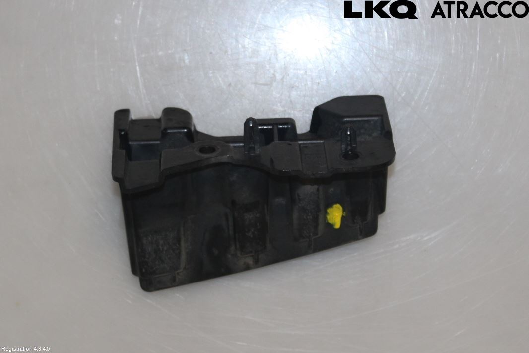 Landrover DEFENDER (L663) 20- Stötfångarfäste Bak Hö