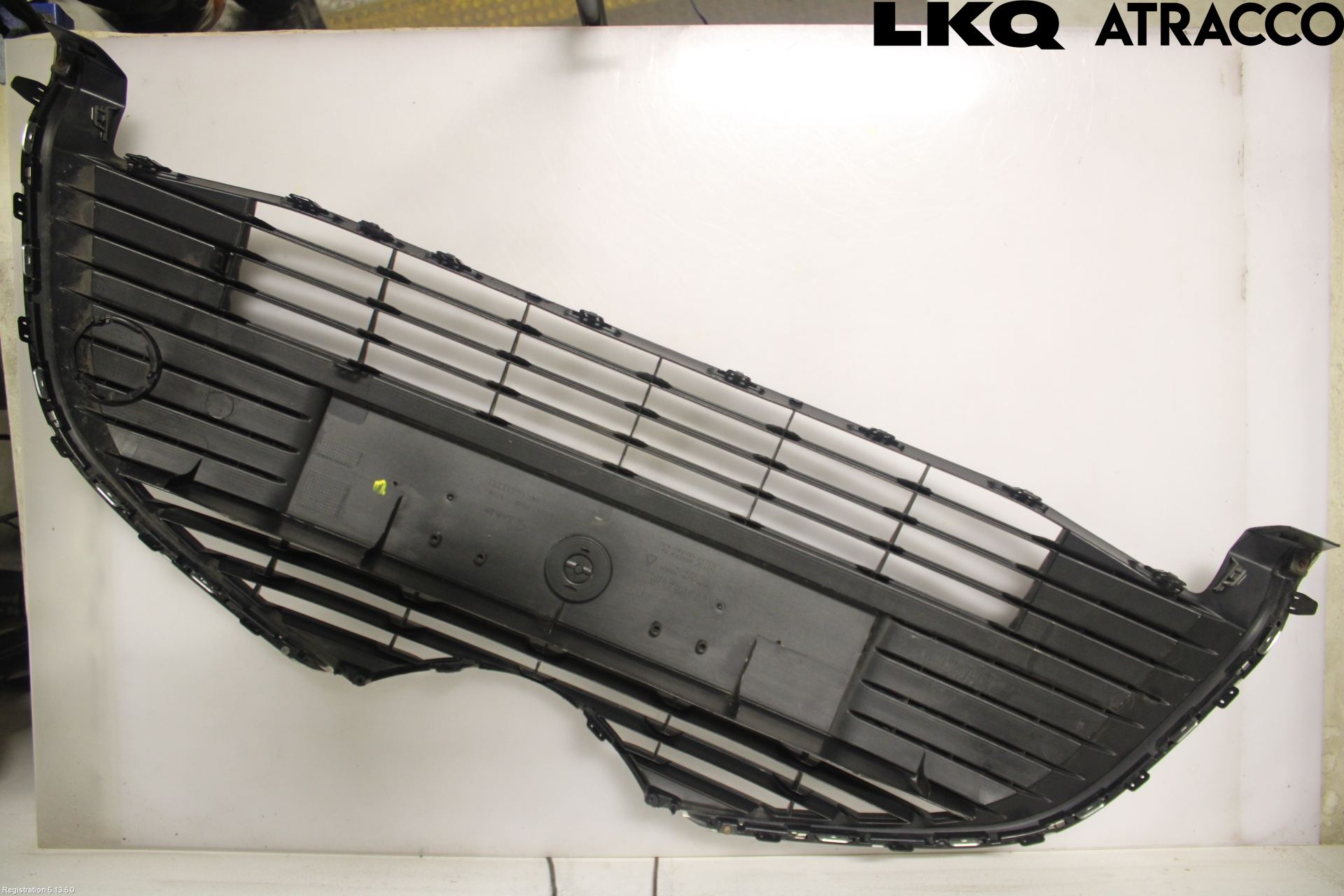 Toyota YARIS XP130 15-20 Grilldel Mitt