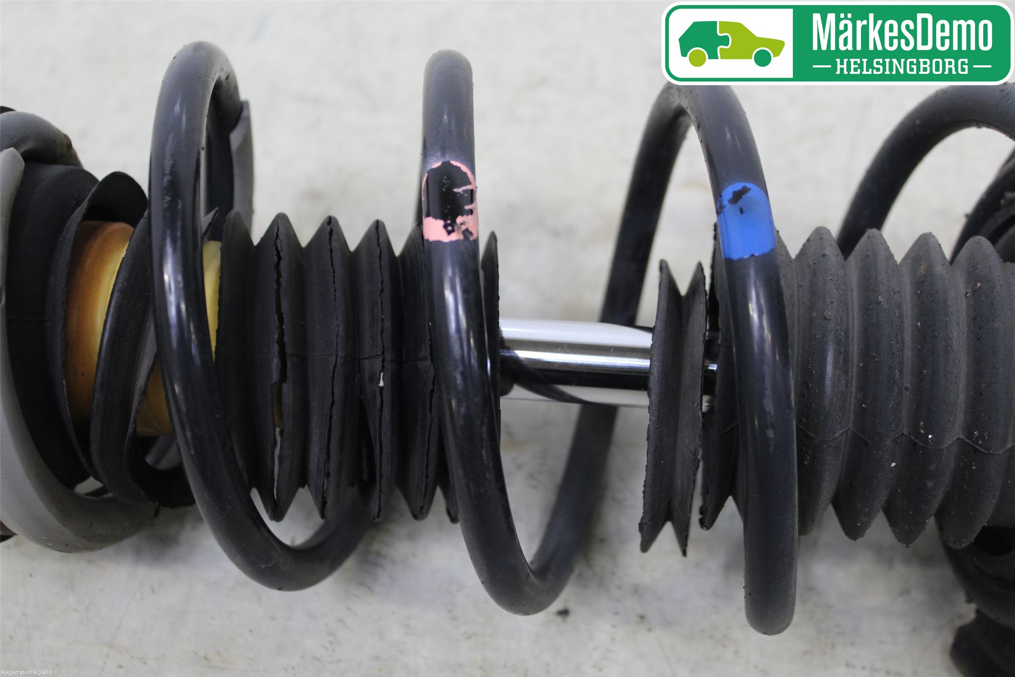 Mazda 2 (DE) 08-15 Fjäderben Fram Vänster