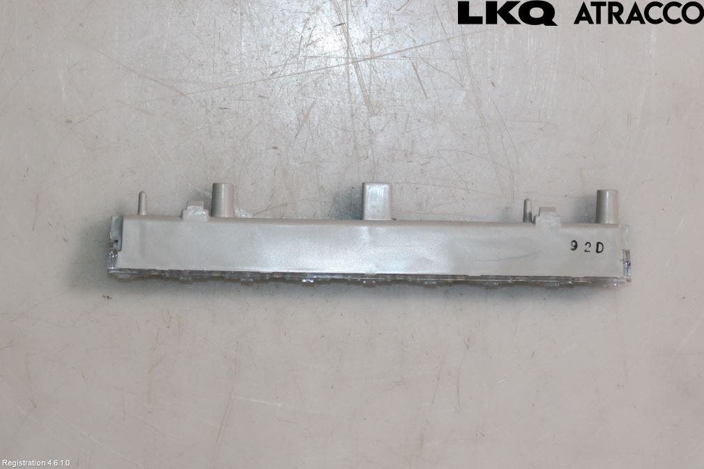 Toyota YARIS XP21 20- Bromsljus Bakruta