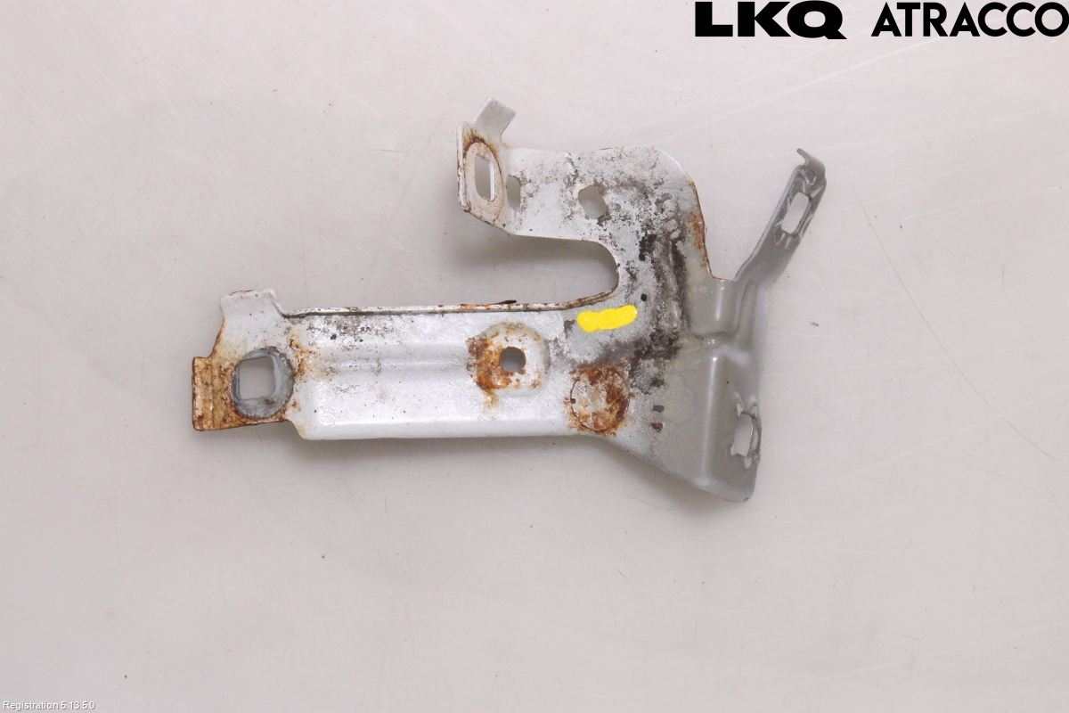 BMW 3 F30/F31/F80 12-19 Skärmfäste Fram Hö