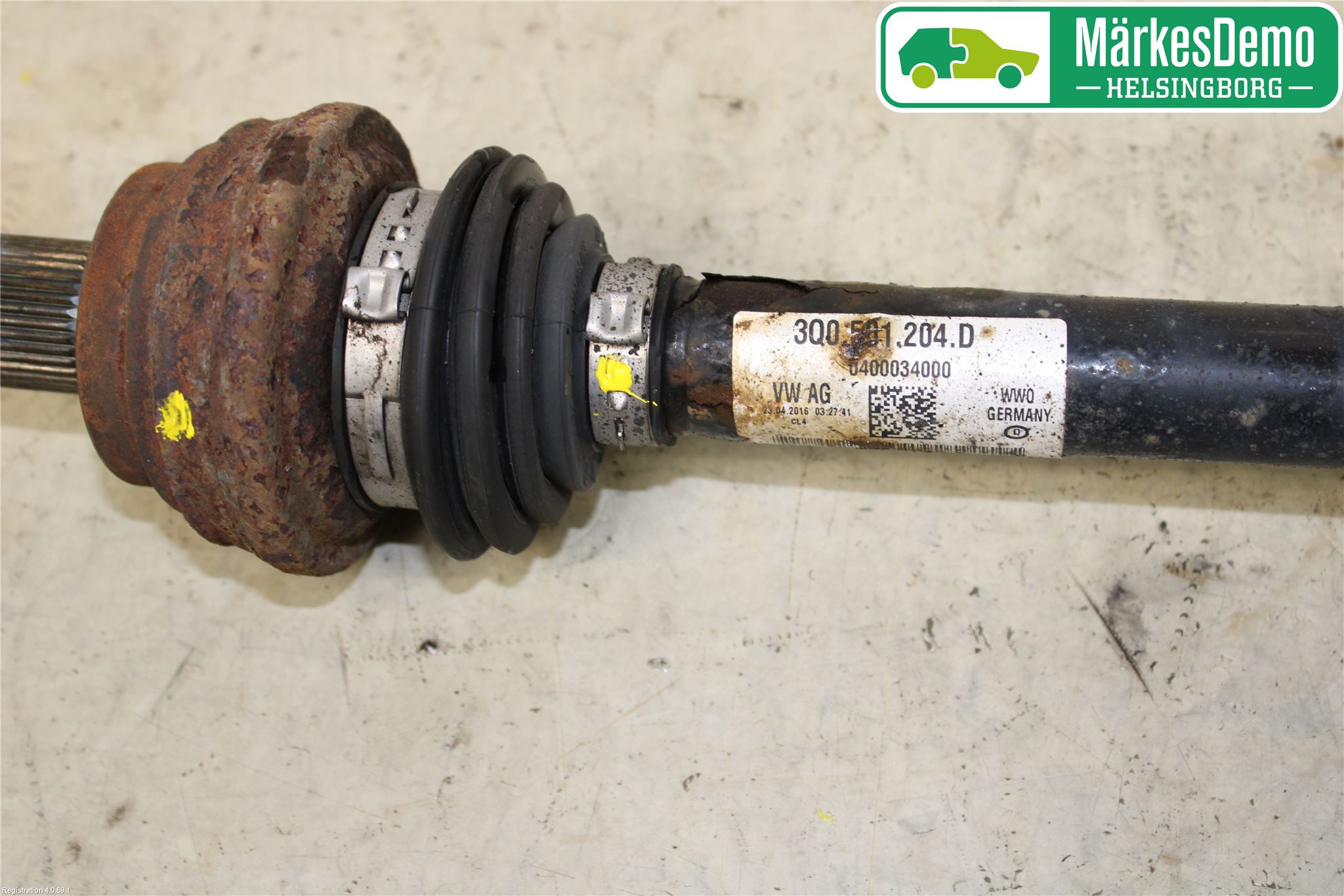 Volkswagen VW PASSAT 15-19 Drivaxel Bak Höger