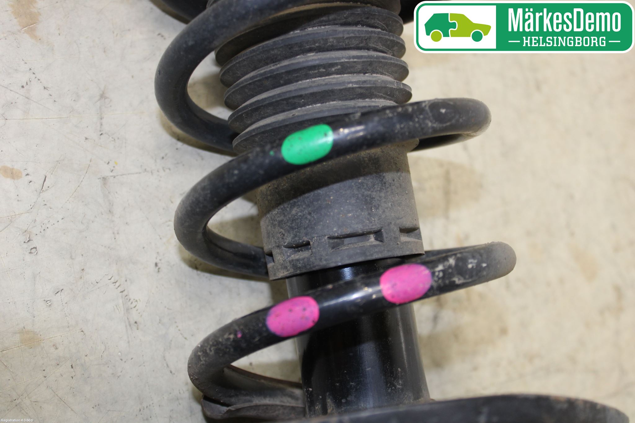 Dacia LODGY 12-18 Fjäderben Fram Höger