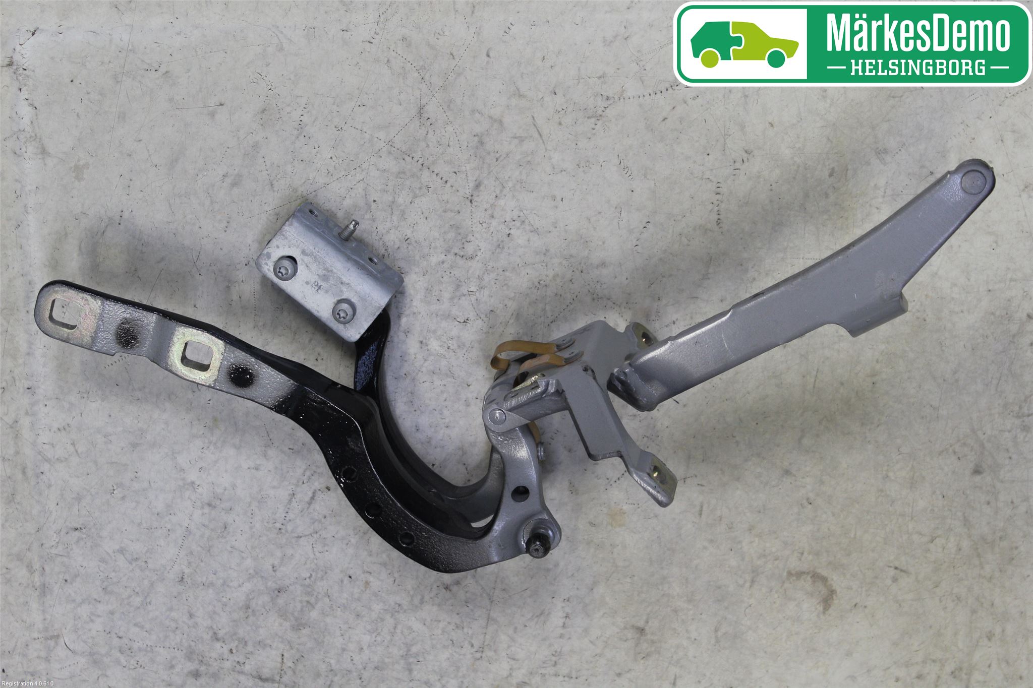 BMW 5 F10/F11/F18 09-17 Bakluckegångjärn Hö