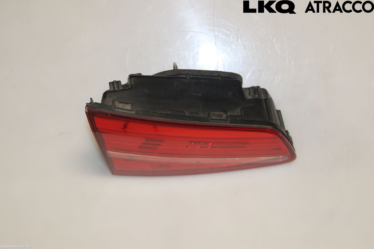 Volkswagen VW PASSAT 15-19 Bakljus Lucka Vä