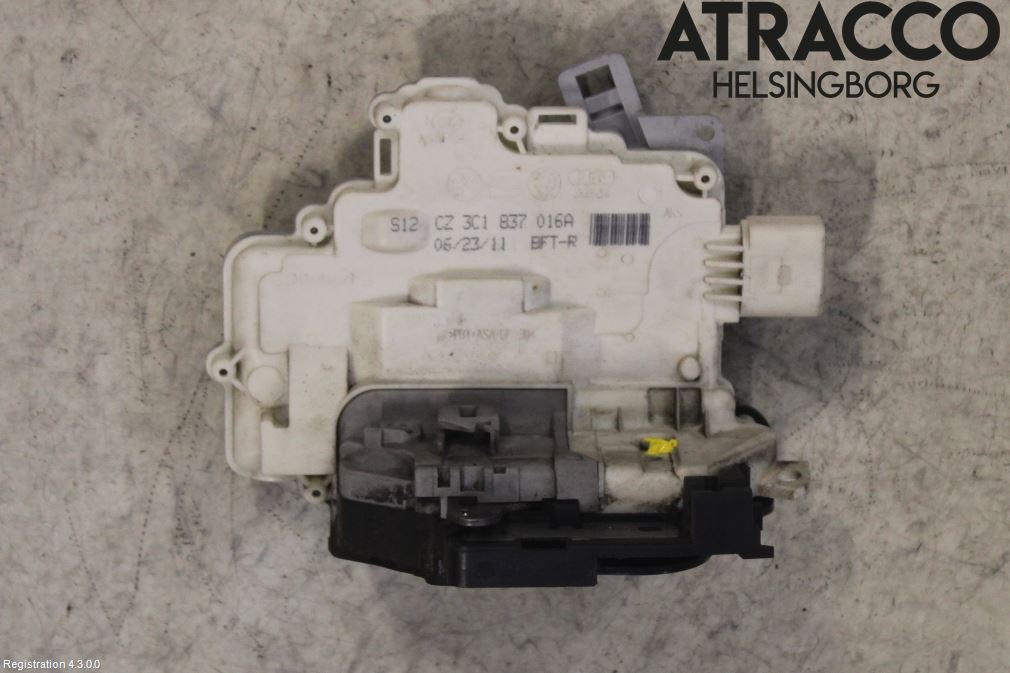 Volkswagen VW PASSAT 11-14 Centrallåsmotor Höger