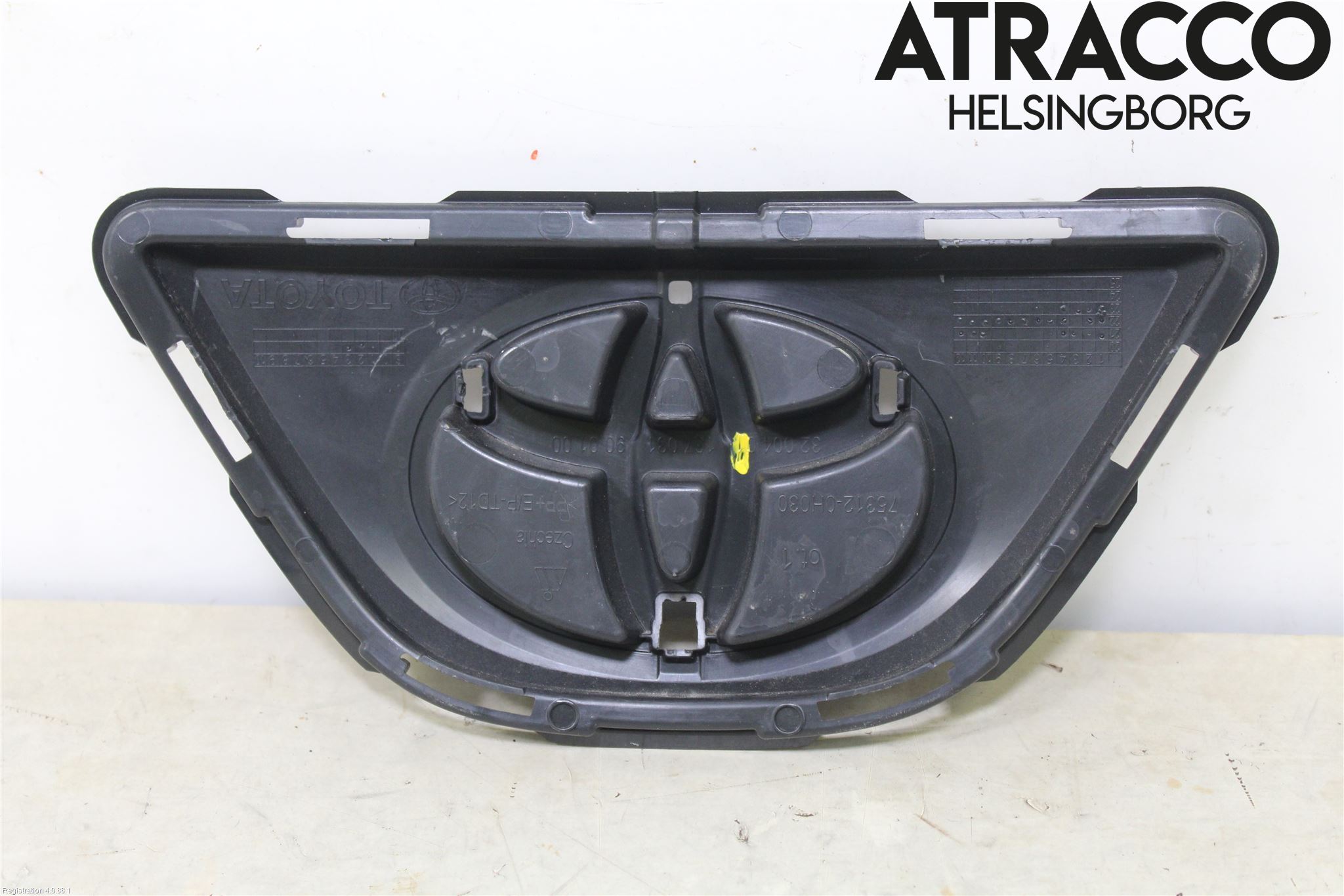 Toyota AYGO X AB70 22- Emblem