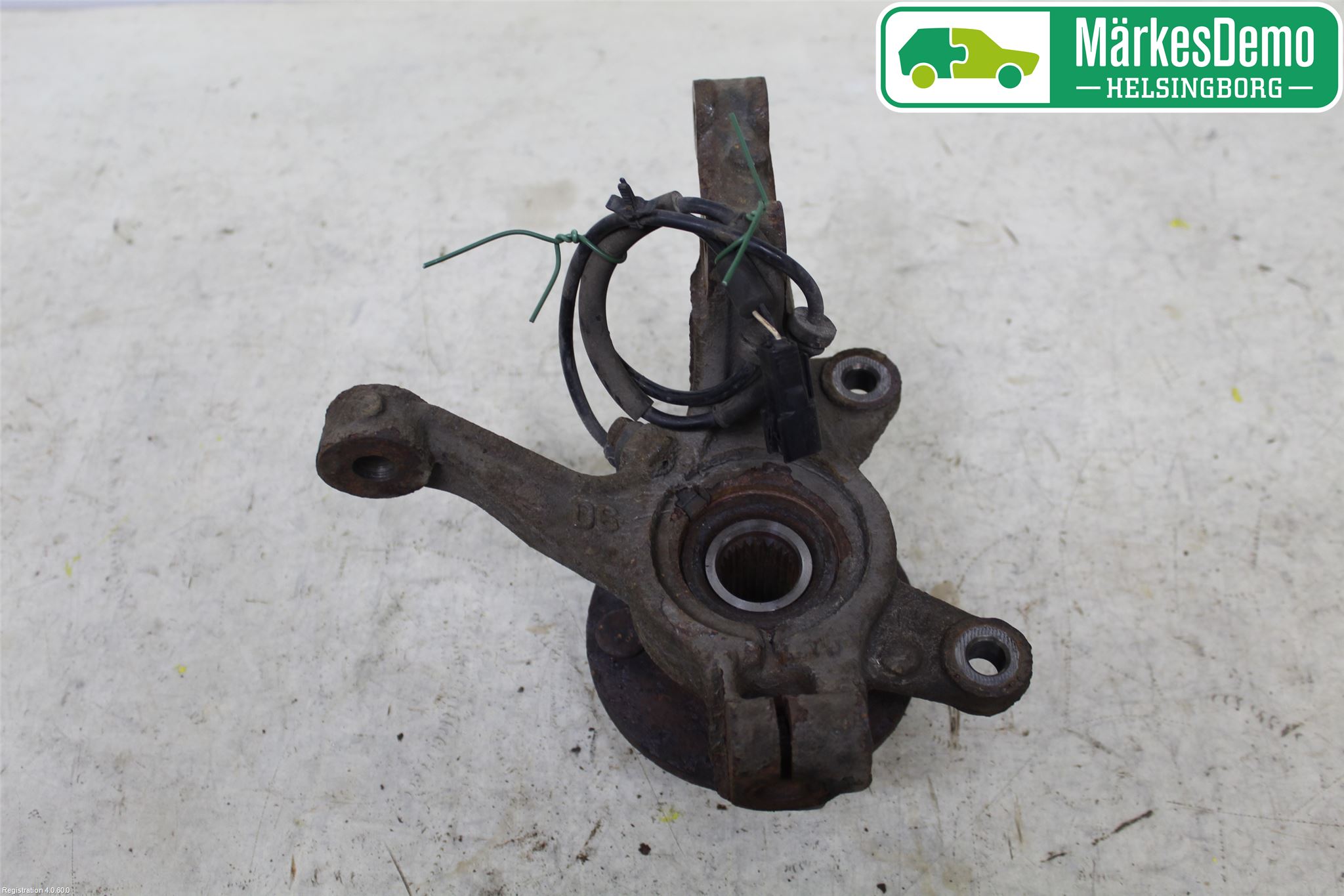 Mazda 2 (DE) 08-15 Styrspindel Lagerhus Vä