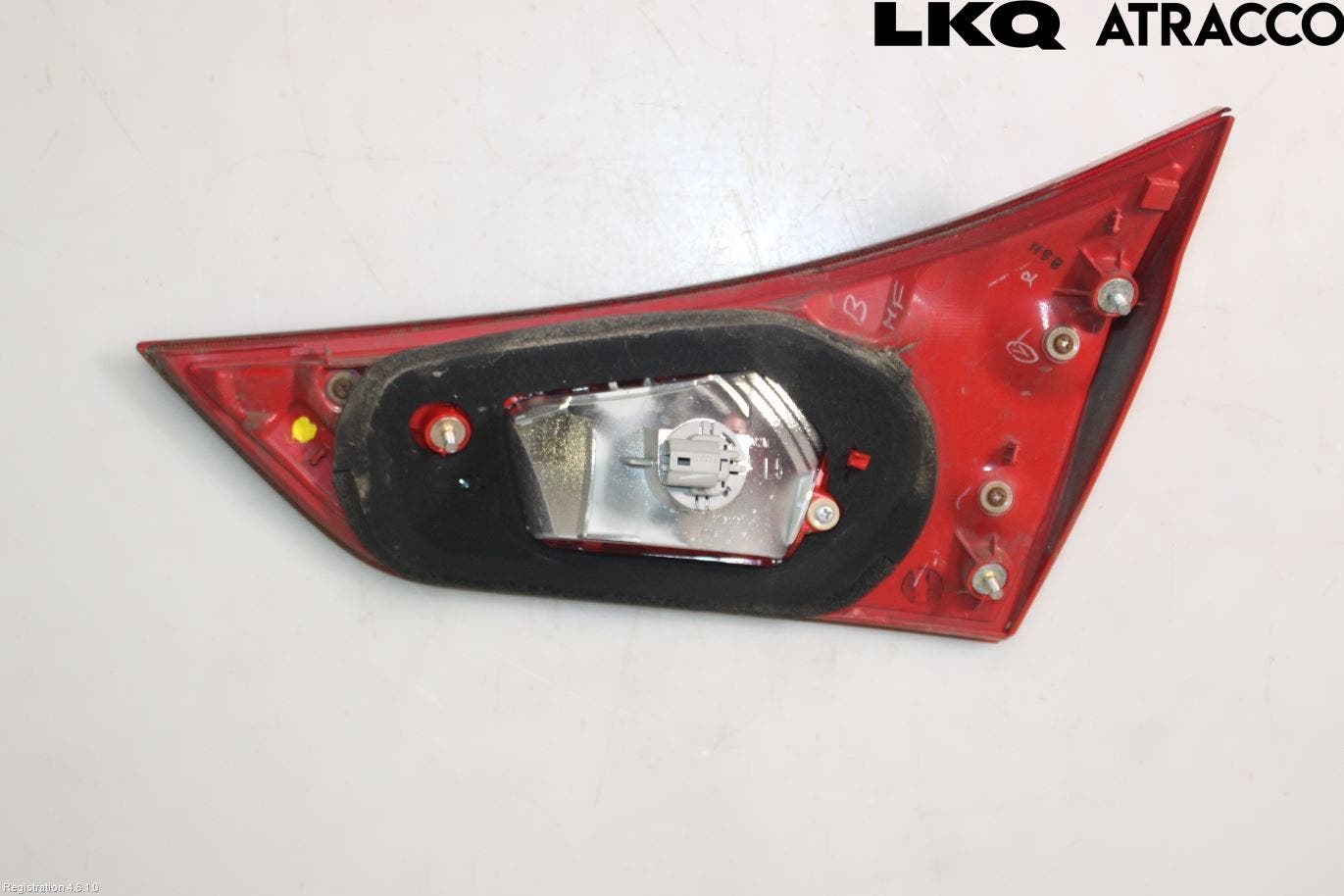 Toyota AURIS 13-19 Bakljus Lucka Vä