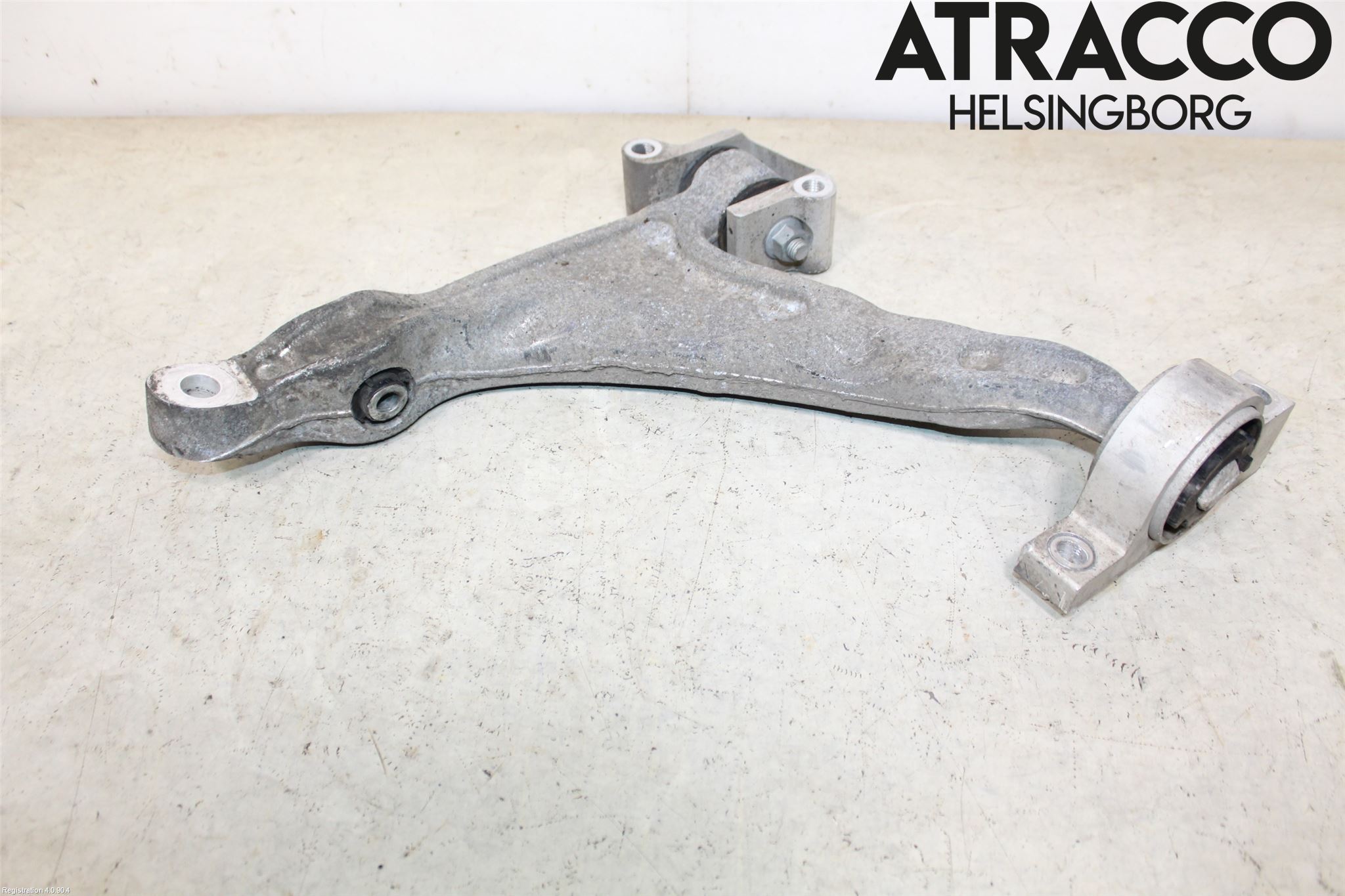 Volvo V90 17->> Bärarm Fram Undre Vä