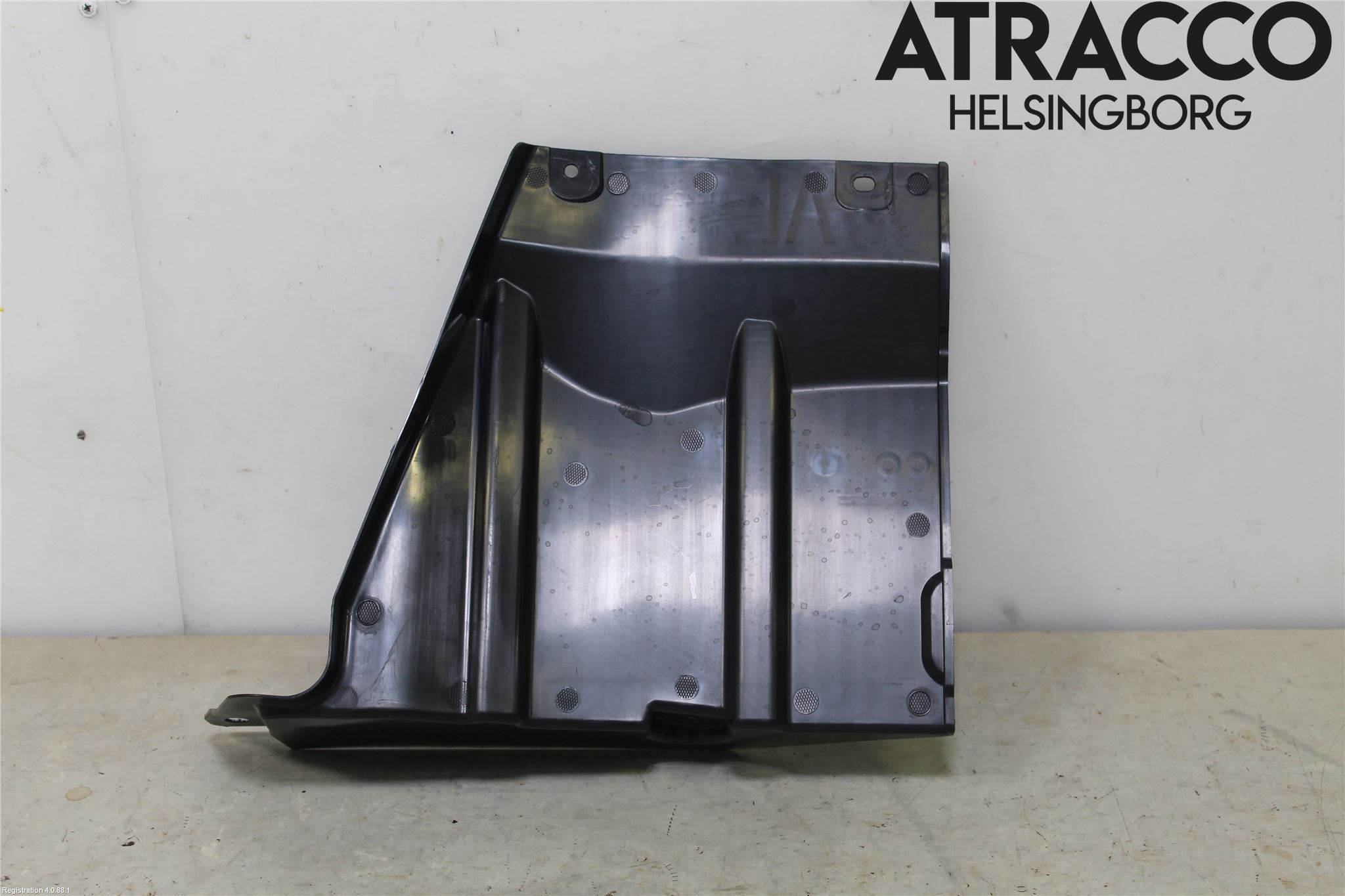 Toyota AYGO X AB70 22- Hasplåt Plåt-Plast