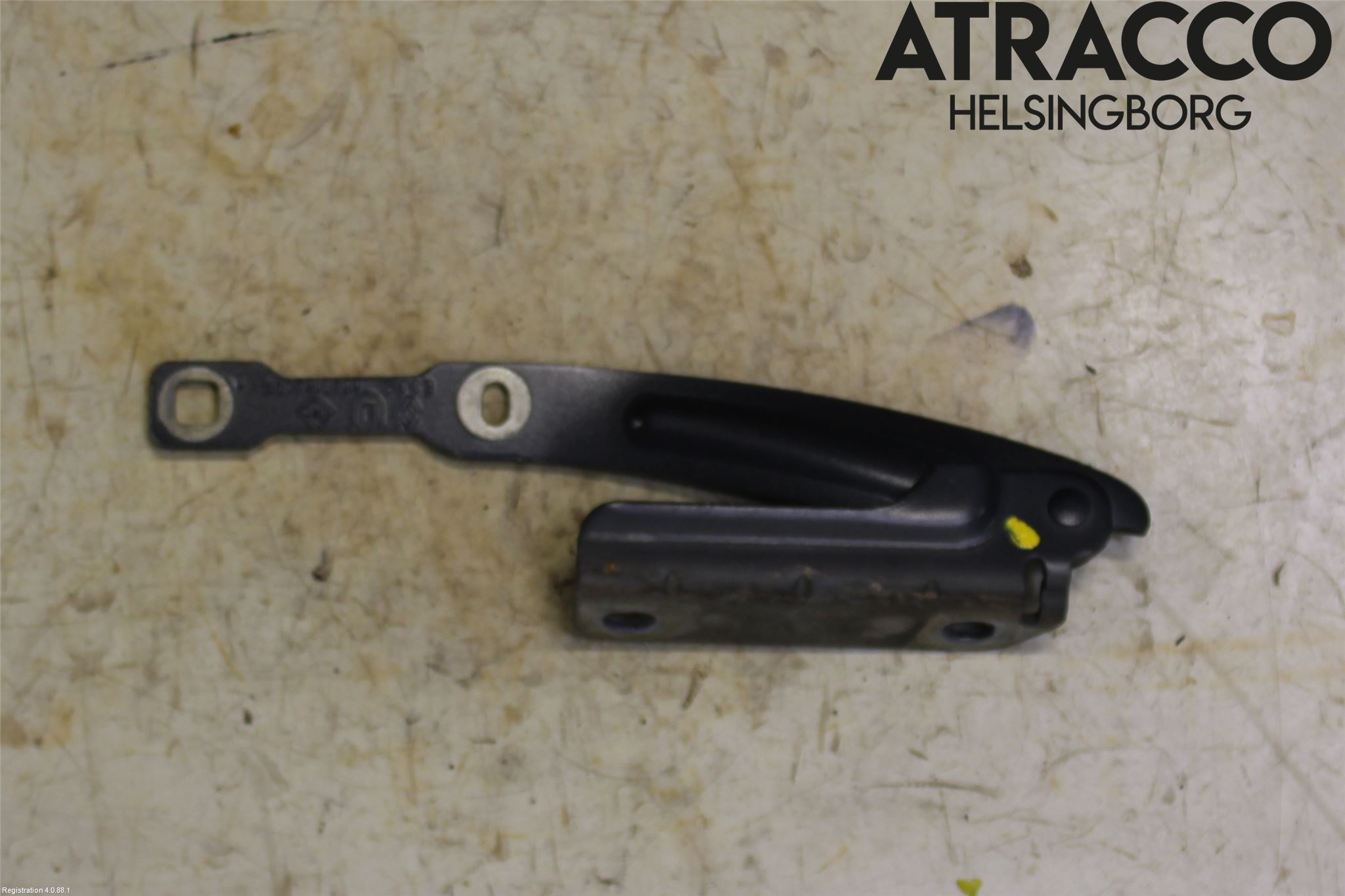 Dacia DUSTER 10-17 Huvgångjärn