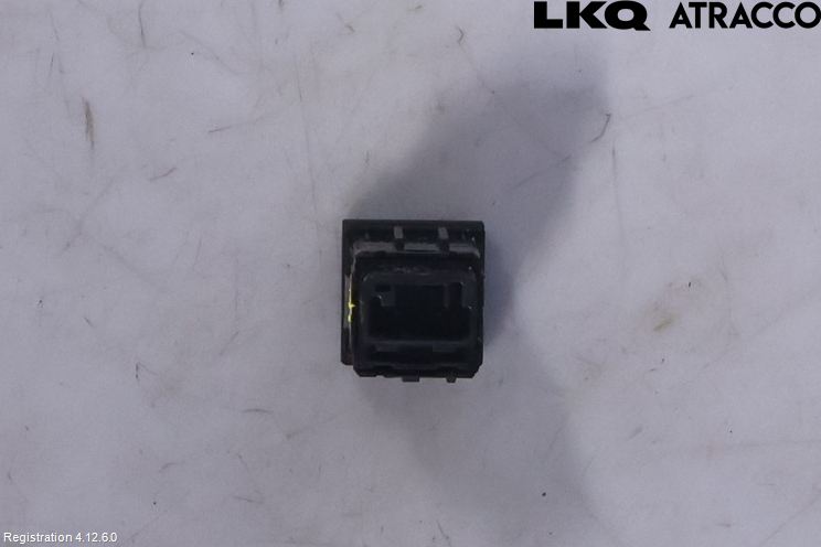 Toyota COROLLA CROSS XG10 22- Strömställare Baklucka