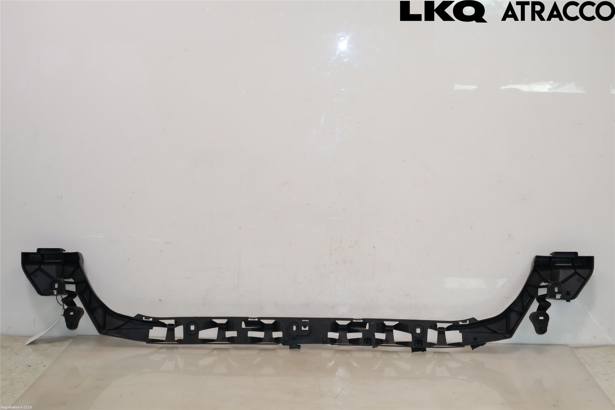 Jaguar XE (X760) 15-24 Stötfångardel Bak Mitt