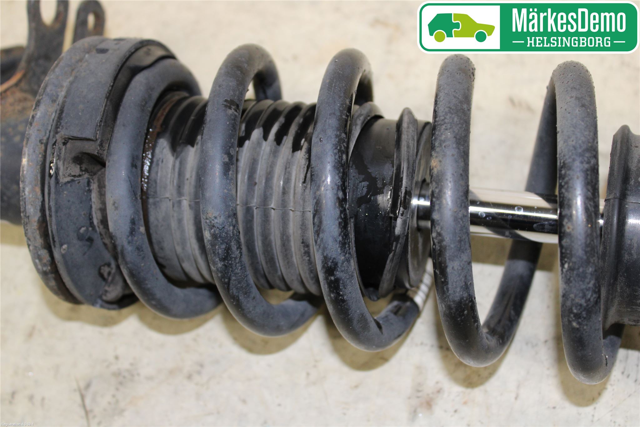 BMW 5 F10/F11/F18 09-17 Fjäderben Fram Vänster