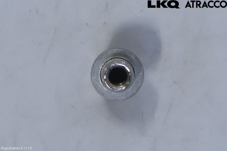 Toyota YARIS XP21 20- Hjulmutter-Bult-Sats