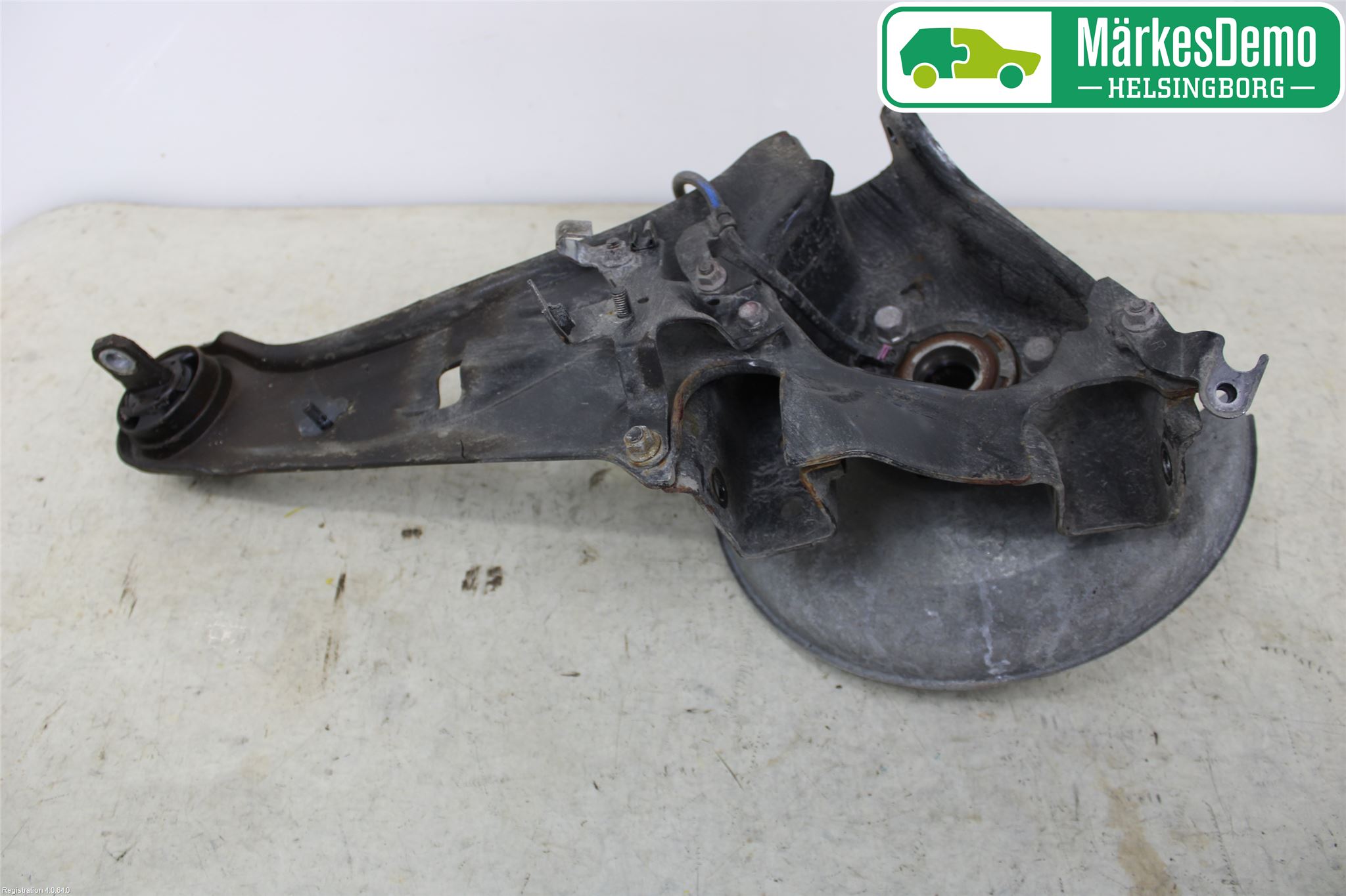 Mitsubishi OUTLANDER 13-21 Bärarm Bak Höger