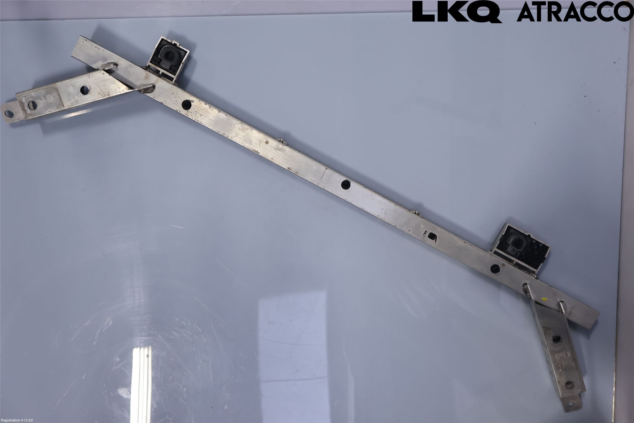 Volvo V60 19- Kylarfäste-Ram-Balk