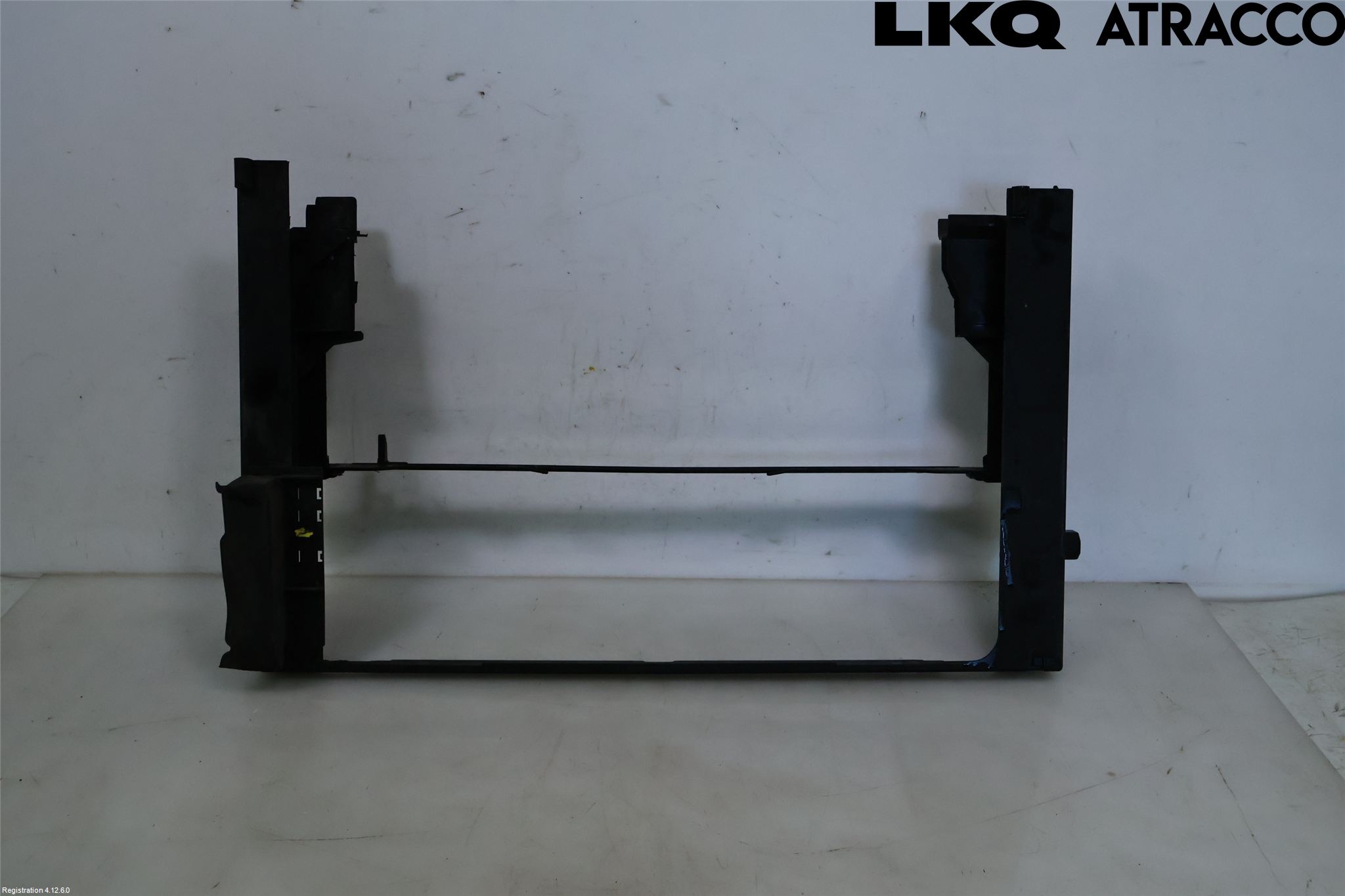 BMW 5 F10/F11/F18 09-17 Kylarfäste-Ram-Balk