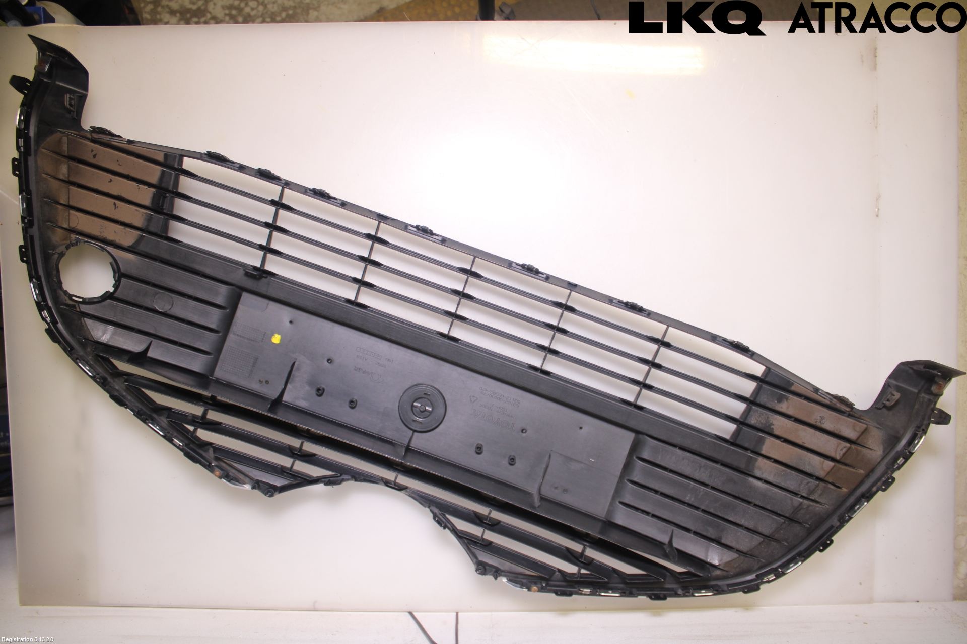 Toyota YARIS XP130 15-20 Grilldel Mitt