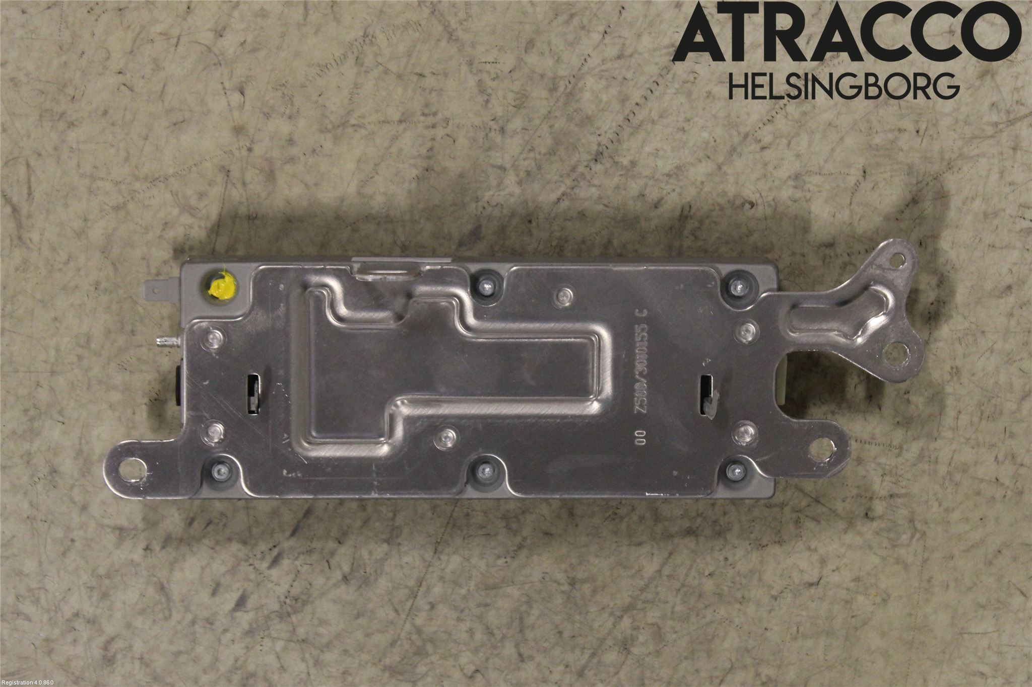 Tesla MODEL 3 17- Antennförstärkare