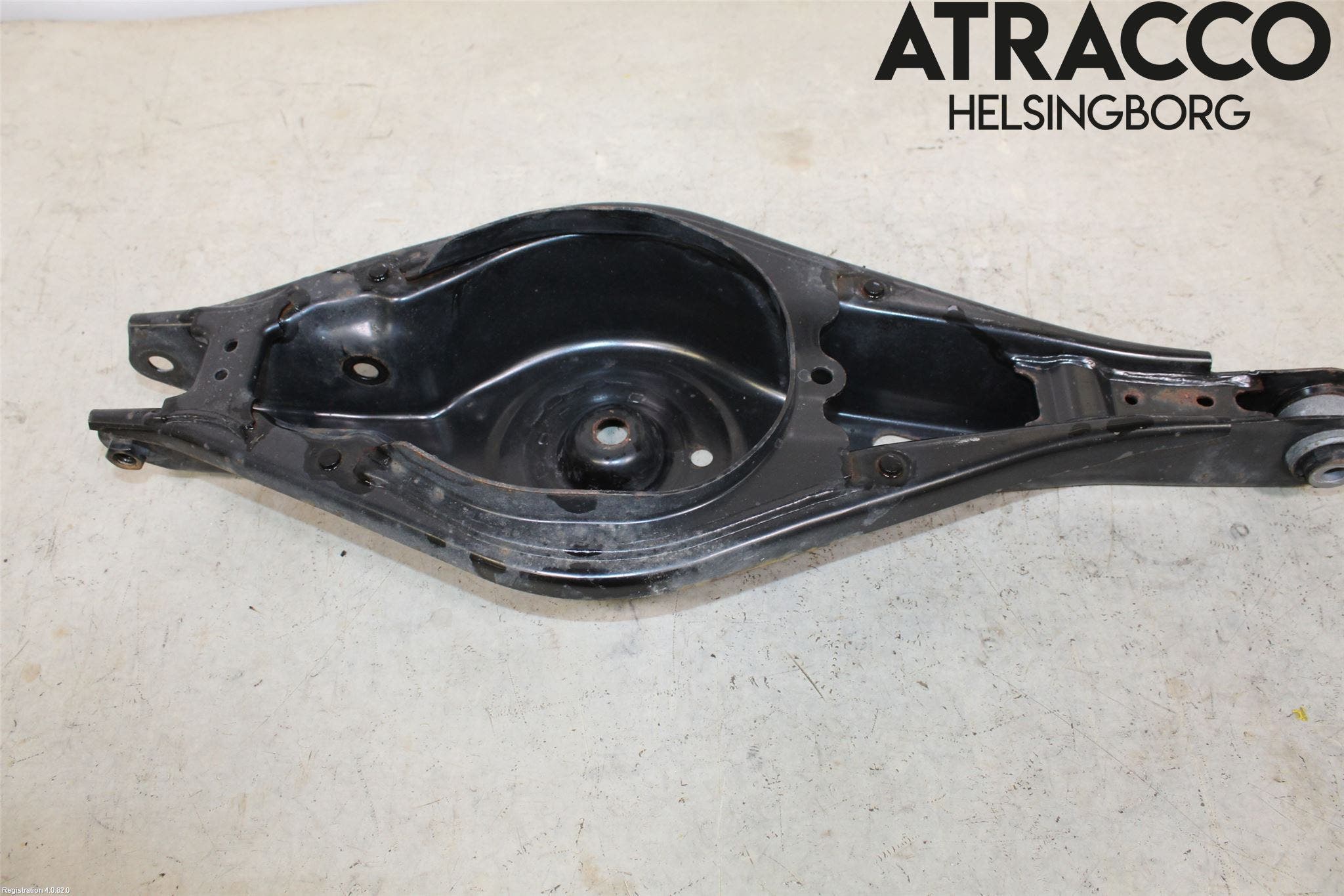 Volvo XC40/RECHARGE 18- Bärarm Bak Höger