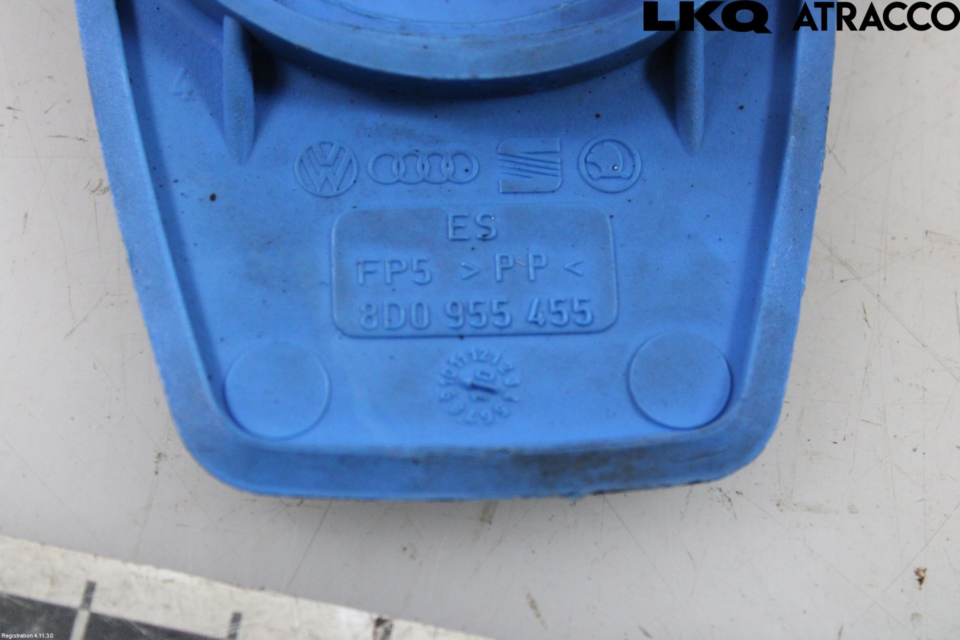 Volkswagen VW PASSAT 11-14 Spolartanklock