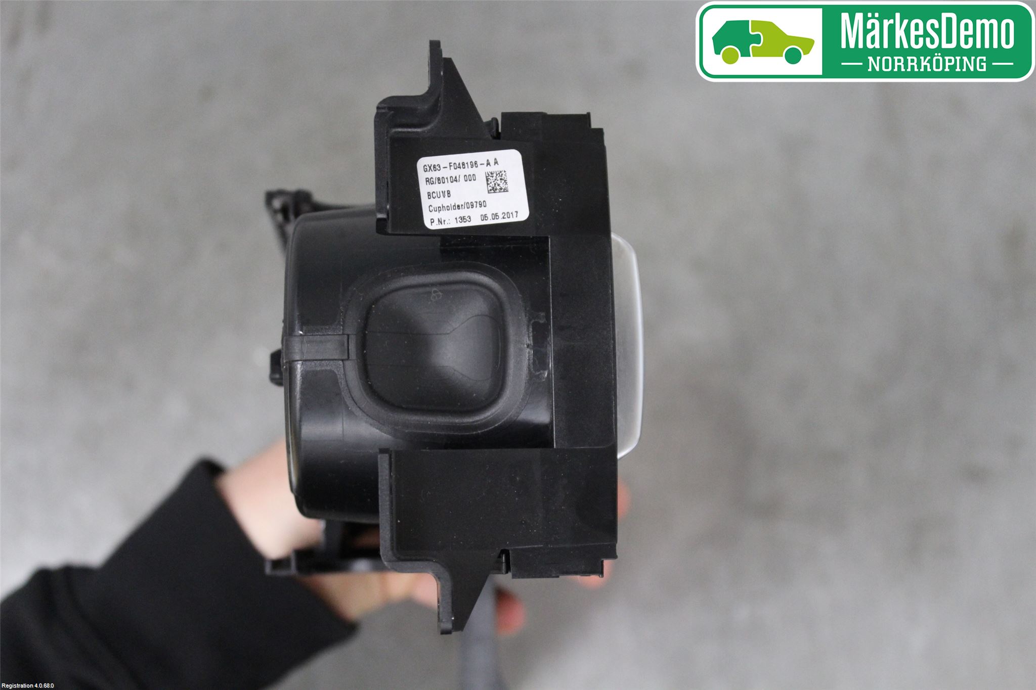 Jaguar F-PACE Mugghållare