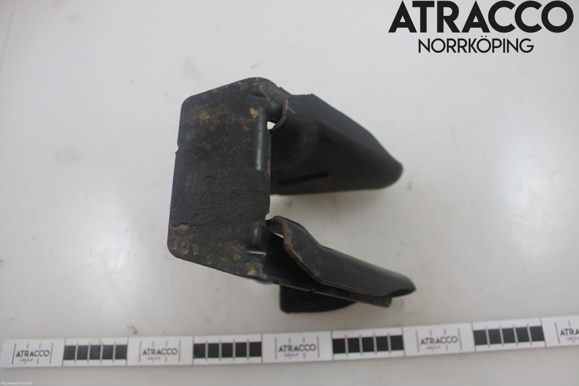 Renault TRAFIC/E-TECH 15- Bakaxel Fäste