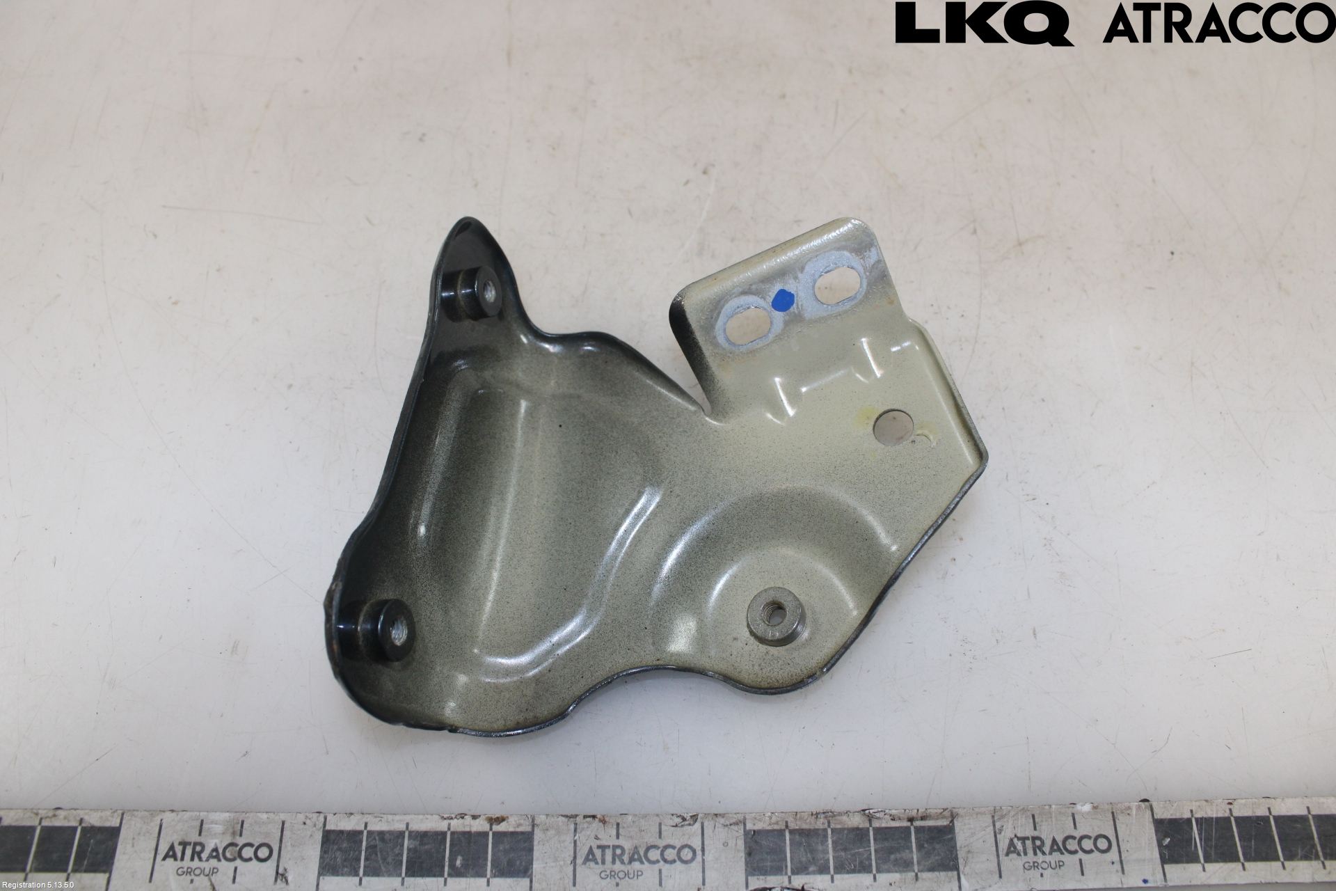Skoda FABIA 15-21 Skärmfäste Fram Hö