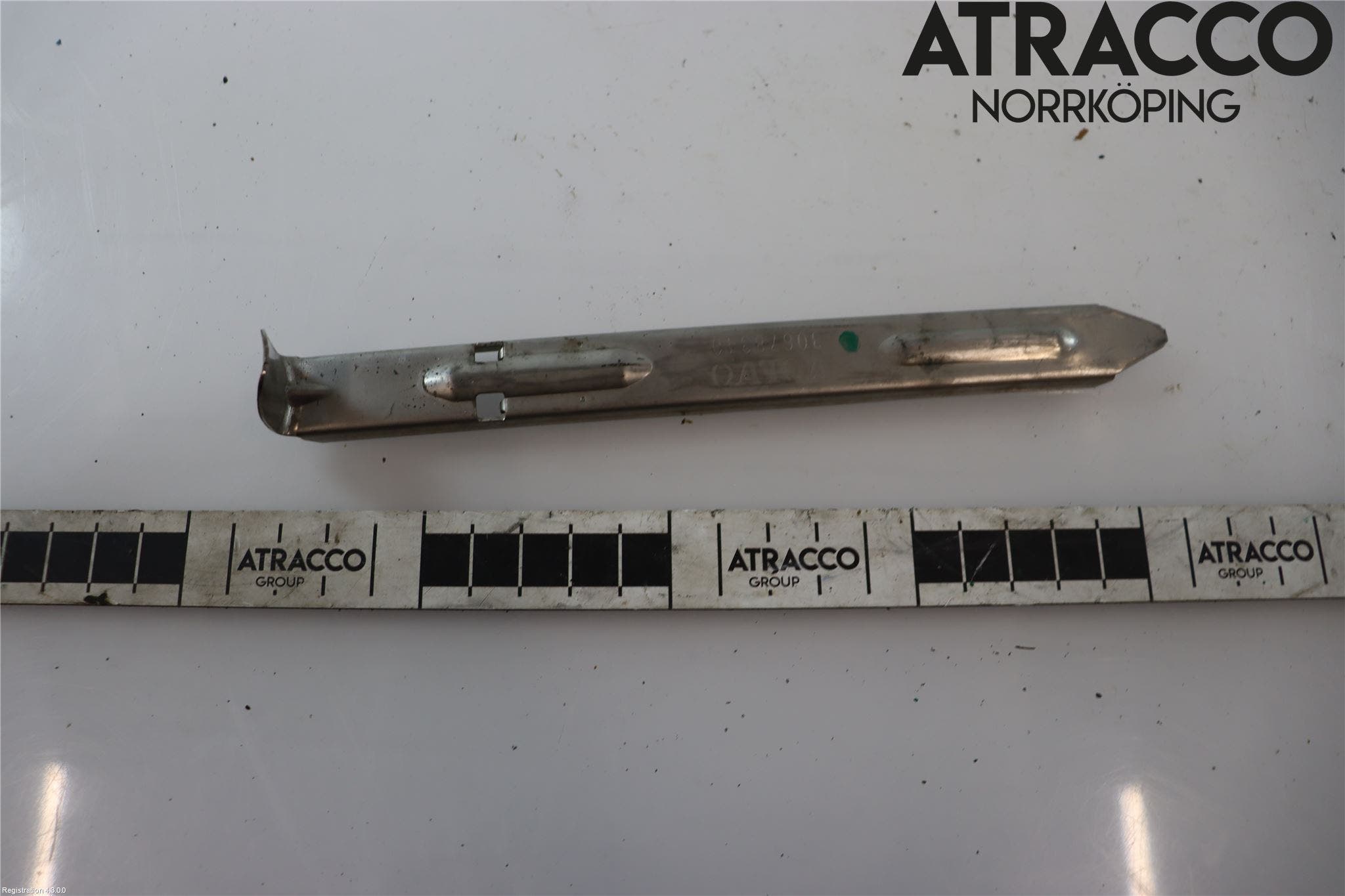 Volvo XC70 08-13 Strålkast Fästsarg