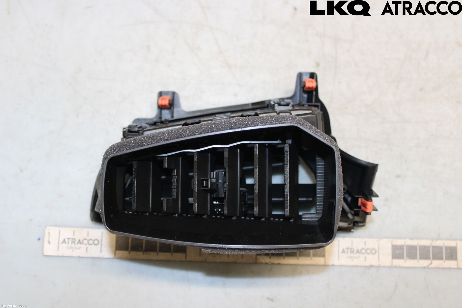 Toyota COROLLA CROSS XG10 22- Defrosterkanal-Munstycke