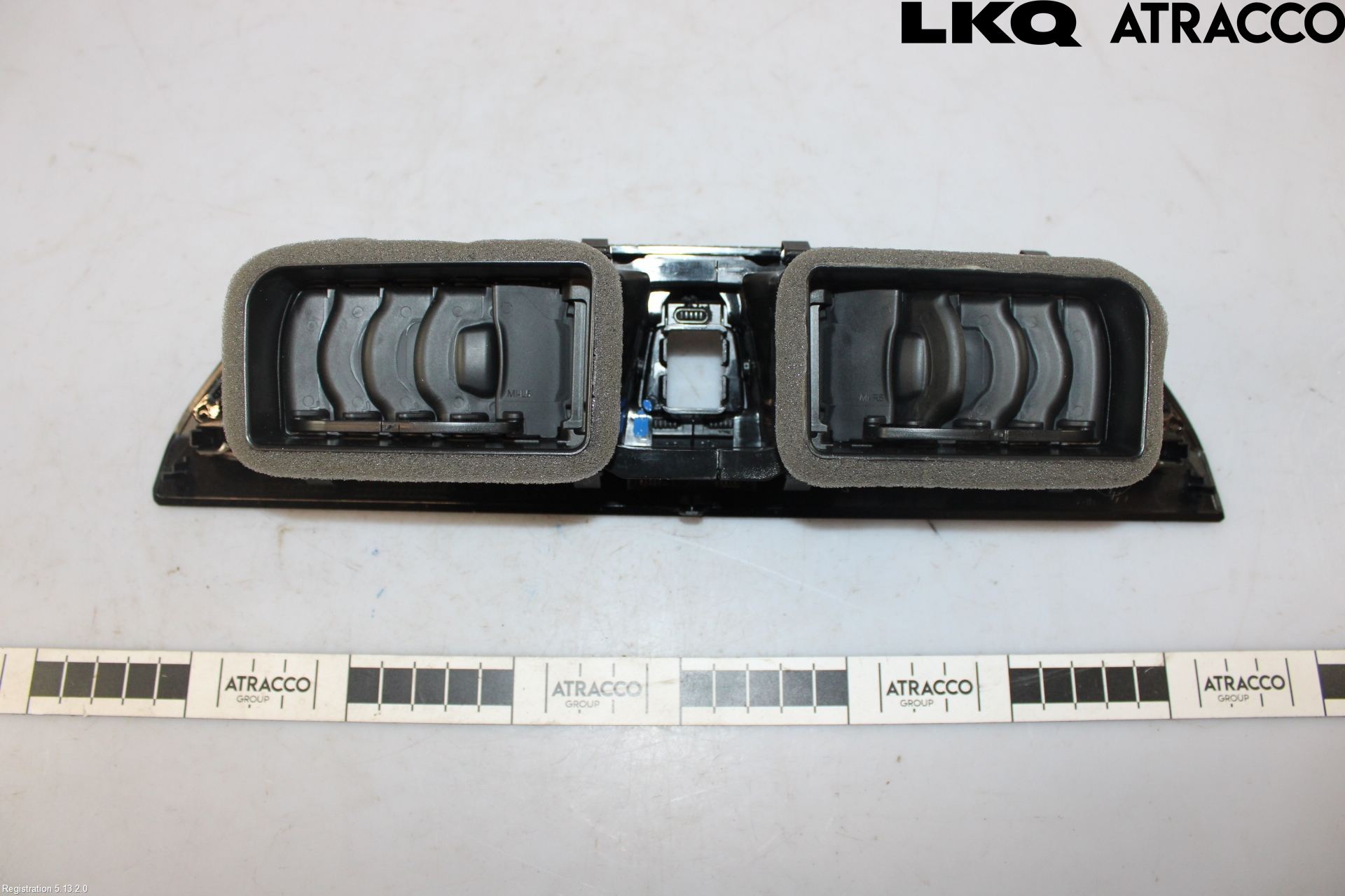 Volkswagen VW TIGUAN 24- Defrosterkanal-Munstycke