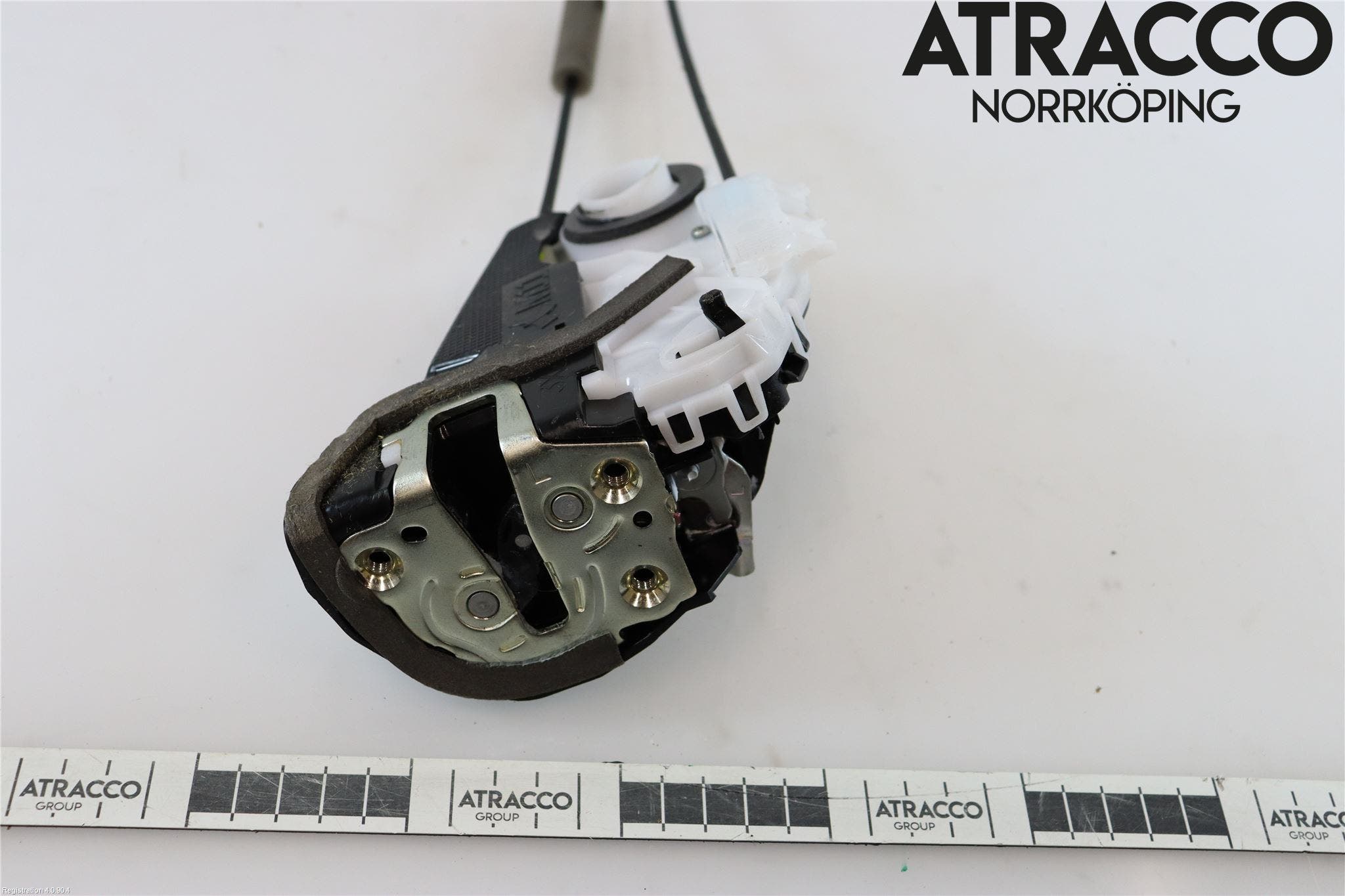 Toyota YARIS XP21 20- Låskista-Dörrlås