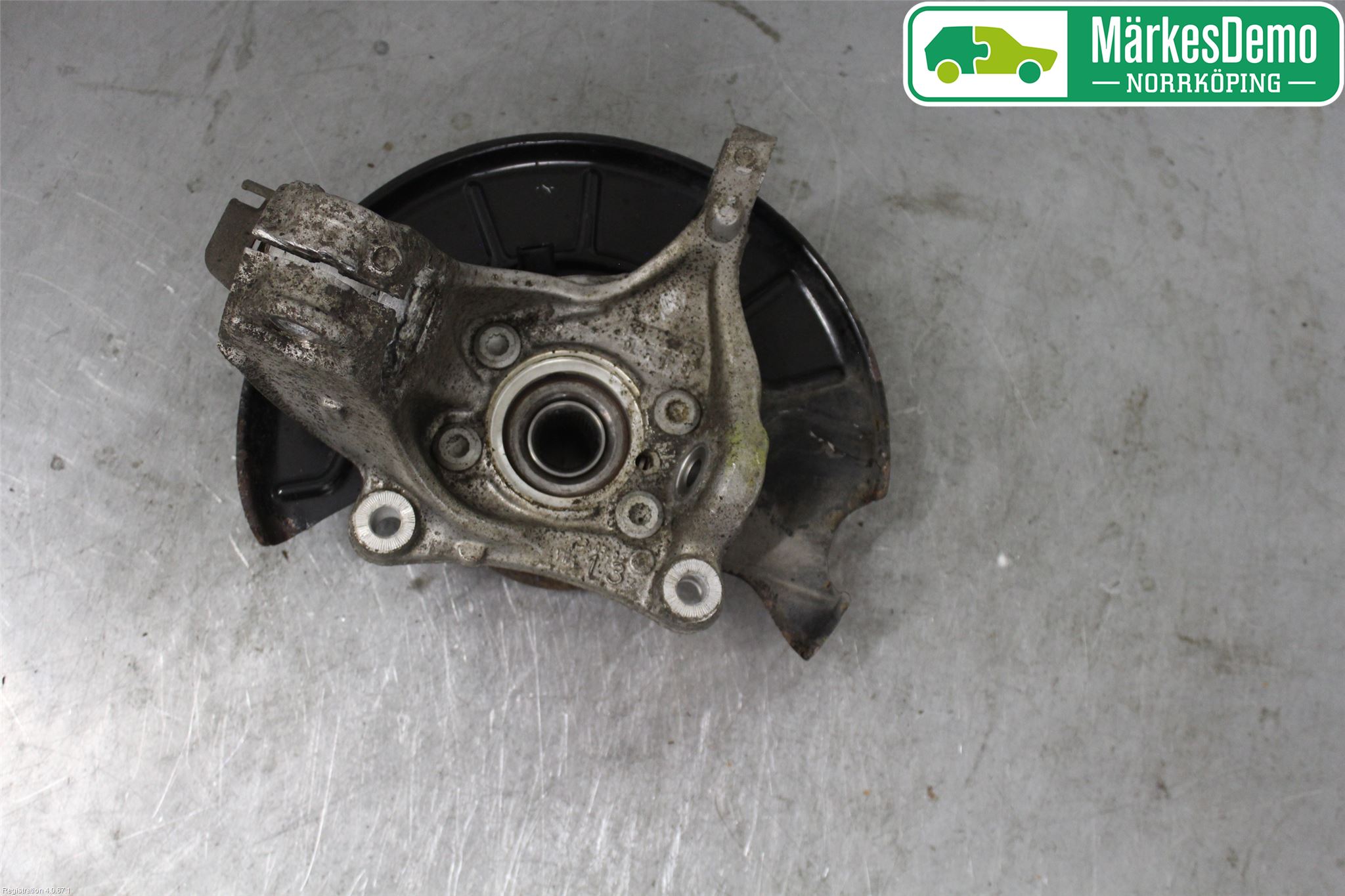 Volkswagen VW PASSAT 11-14 Styrspindel Lagerhus Hö