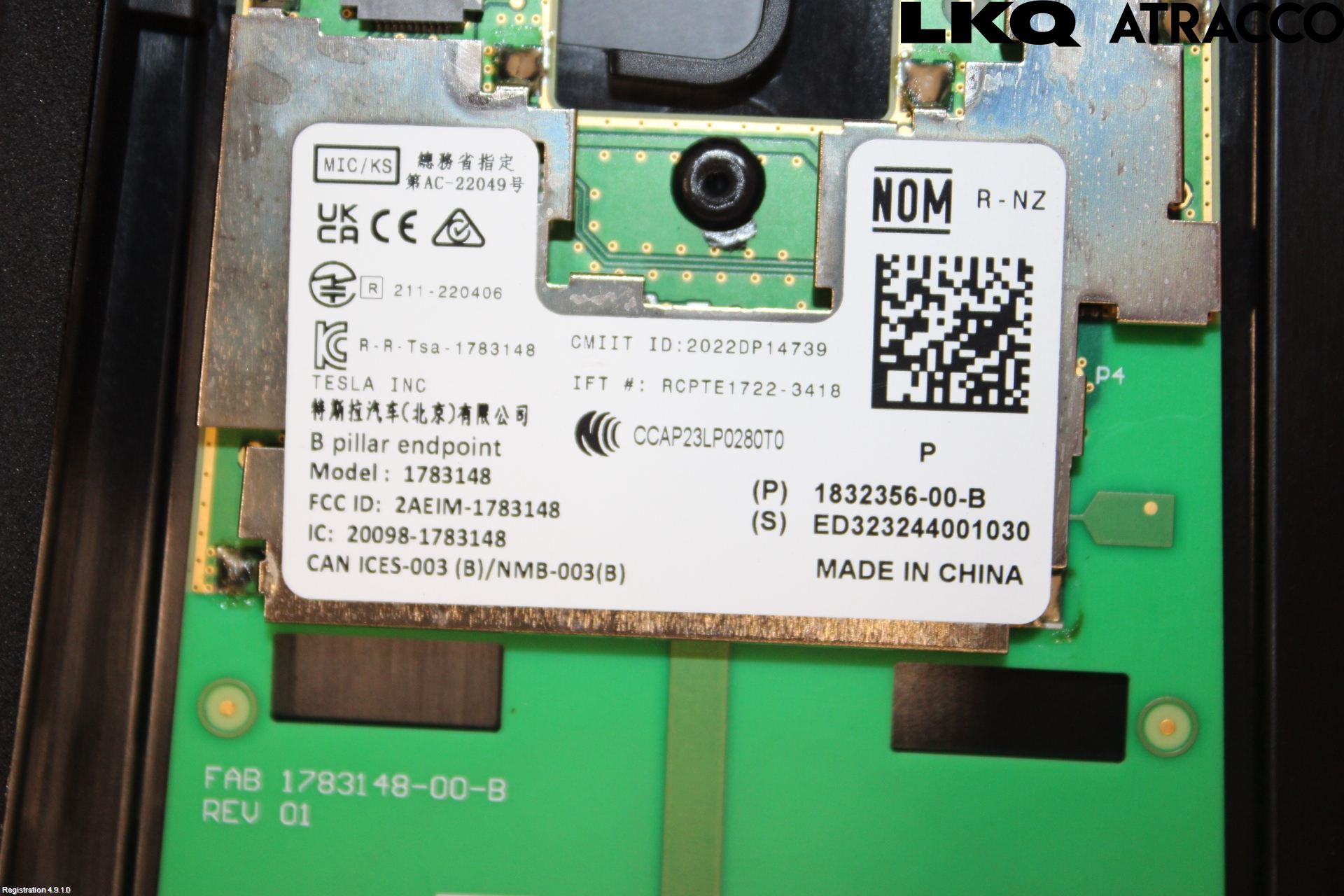 Tesla MODEL 3 17- Dörr Dekorlist Fram Hö