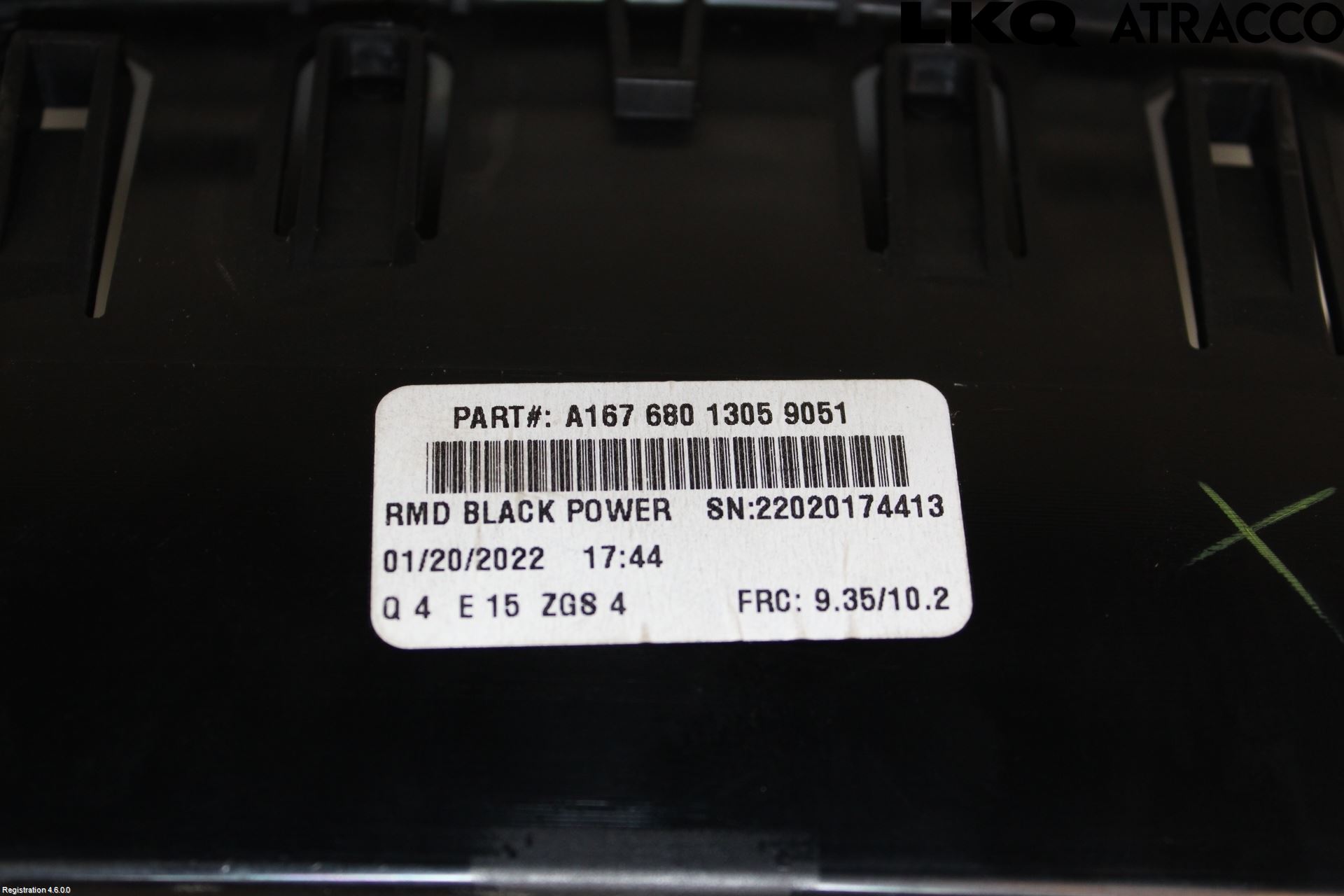 Mercedes-Benz MB GLE-KLASS (W167/V167/C167) 19- Instrumentkonsoll Mitt