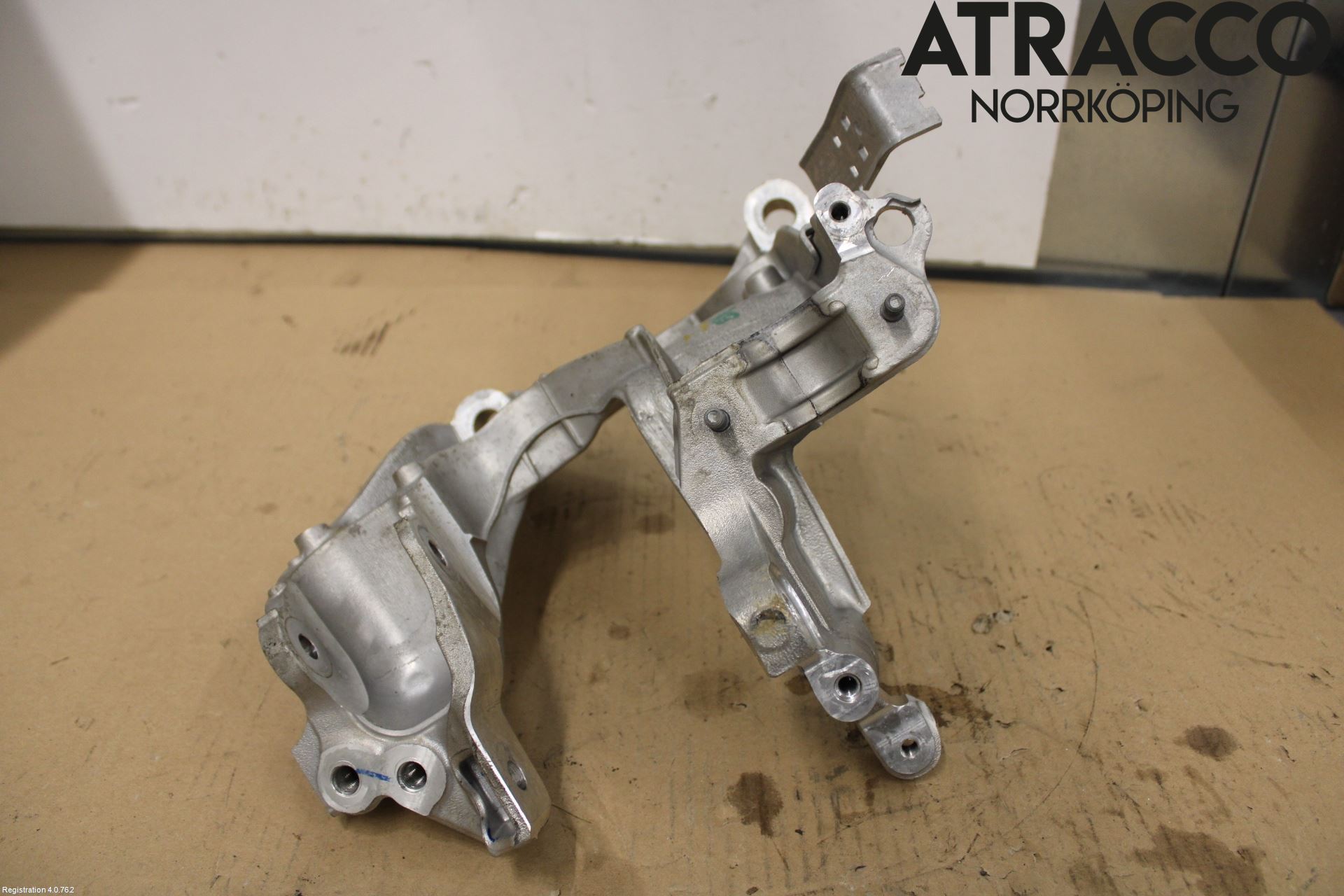 Audi A6 F2/C8 19- Motorbalk