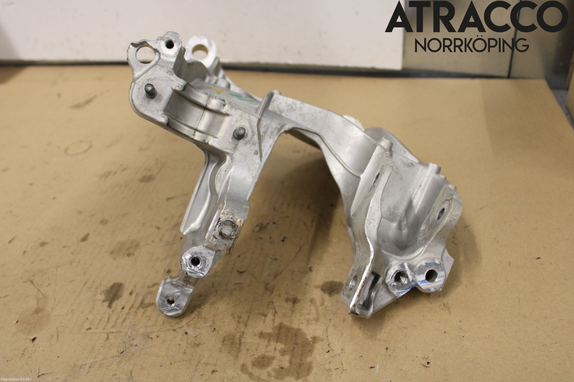 Audi A6 F2/C8 19- Motorbalk