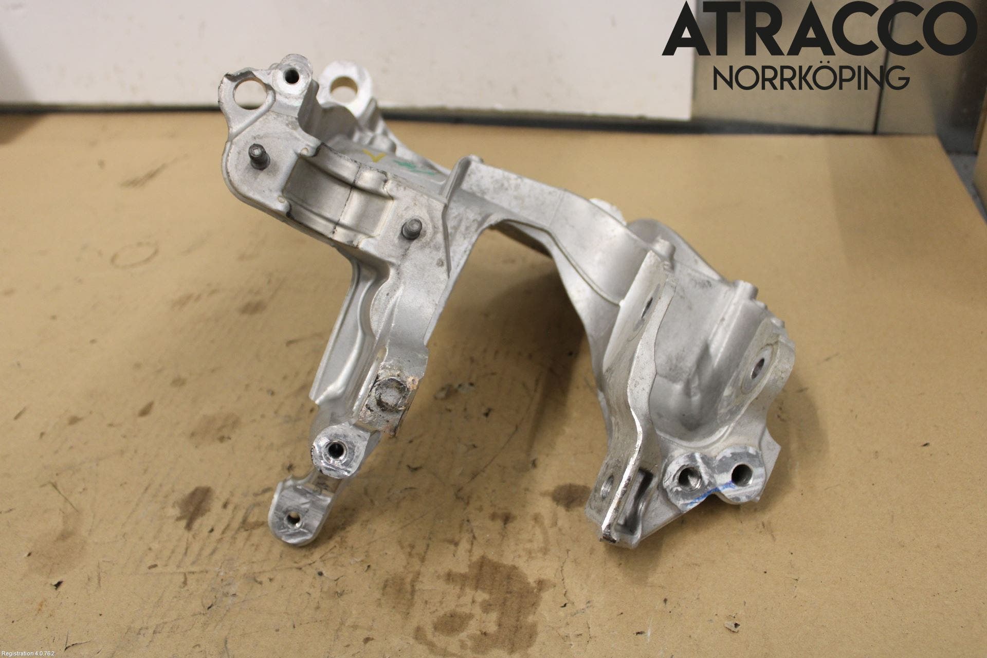 Audi A6 F2/C8 19- Motorbalk