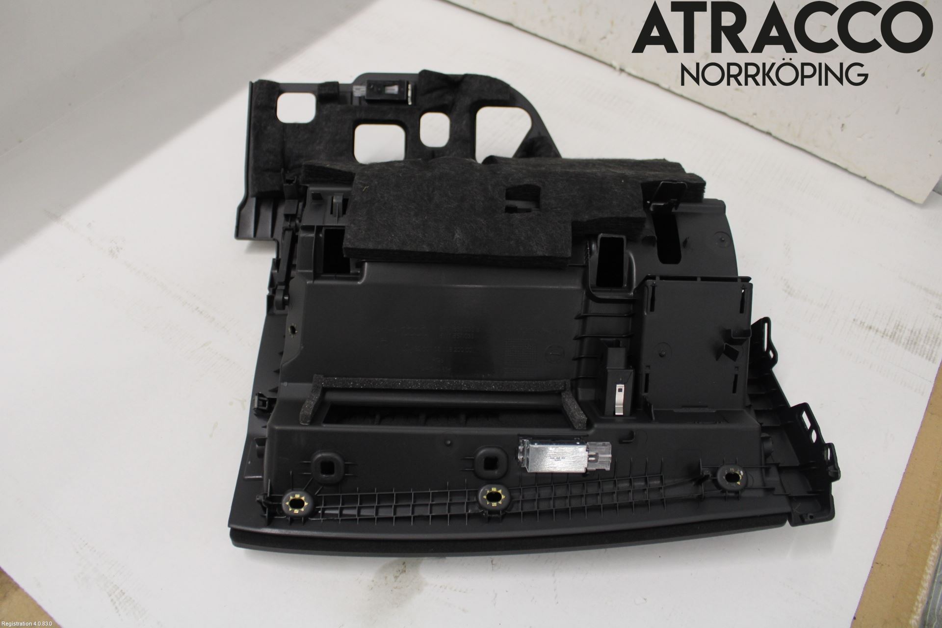 Audi A4/S4 B9 16-19 Handskfack