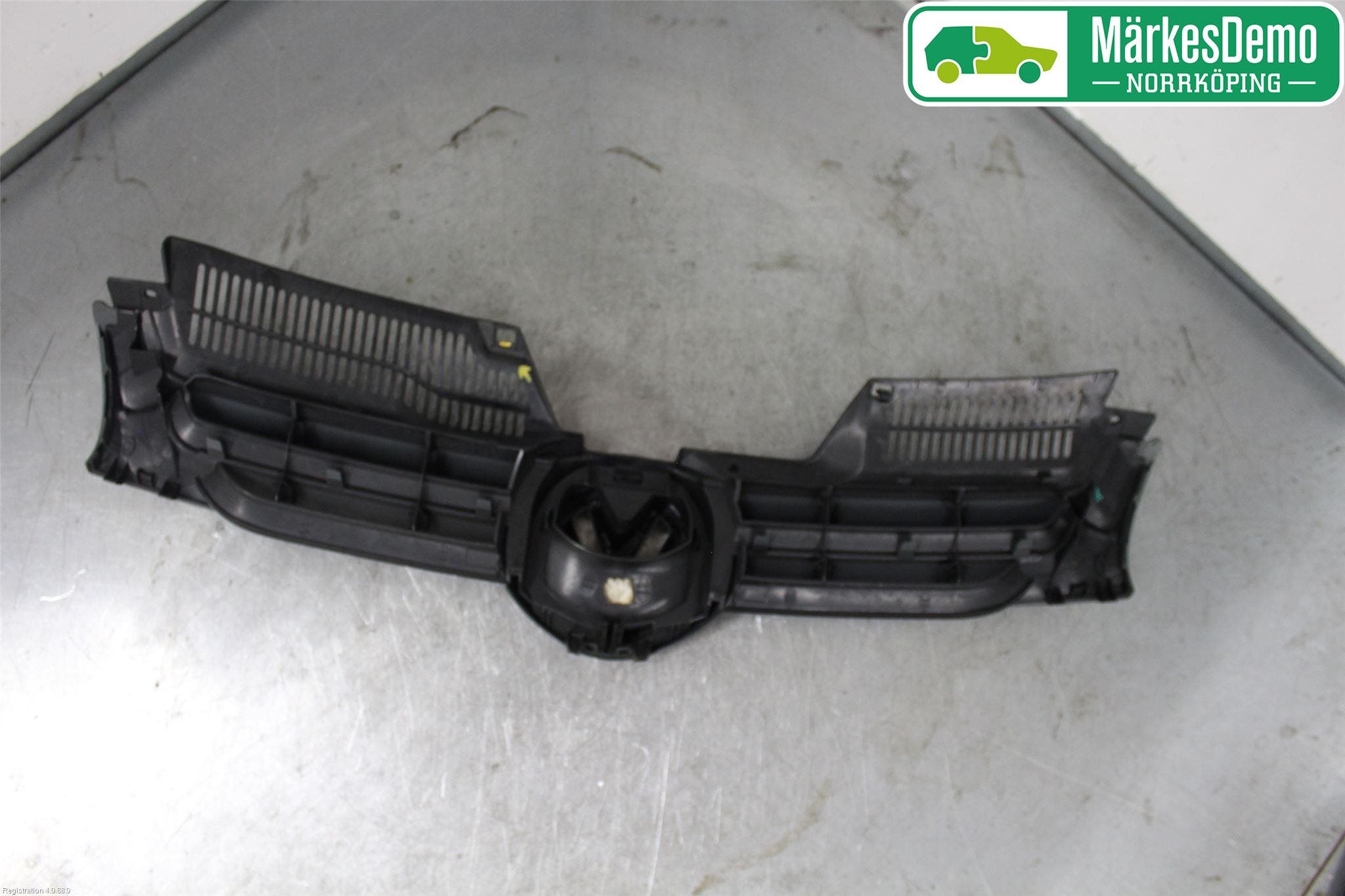 Volkswagen VW GOLF V 04-09 Grill Komp